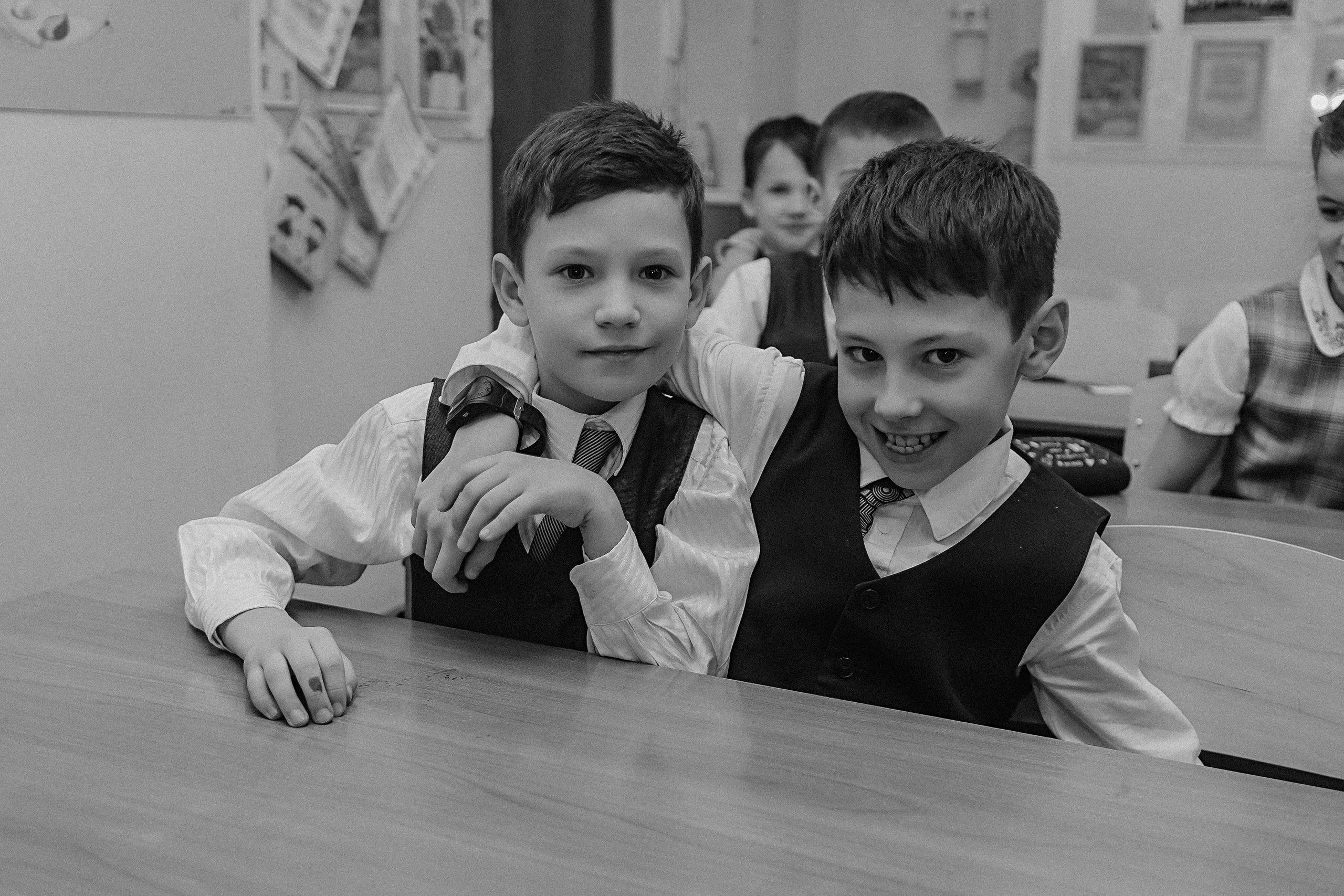 2 класс в школе. Семейный фотограф Тюмень, фотограф на роды Салмина Мария