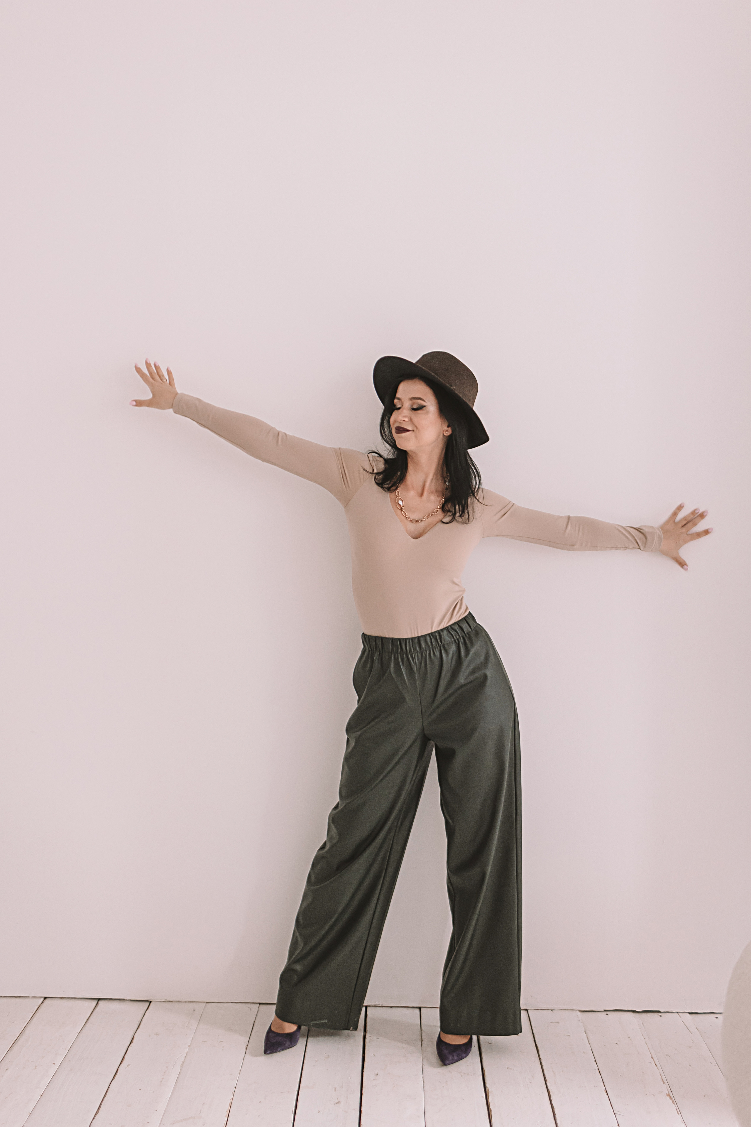 Руководитель студий красоты, студия Белая. Семейный фотограф Тюмень, фотограф на роды Салмина Мария