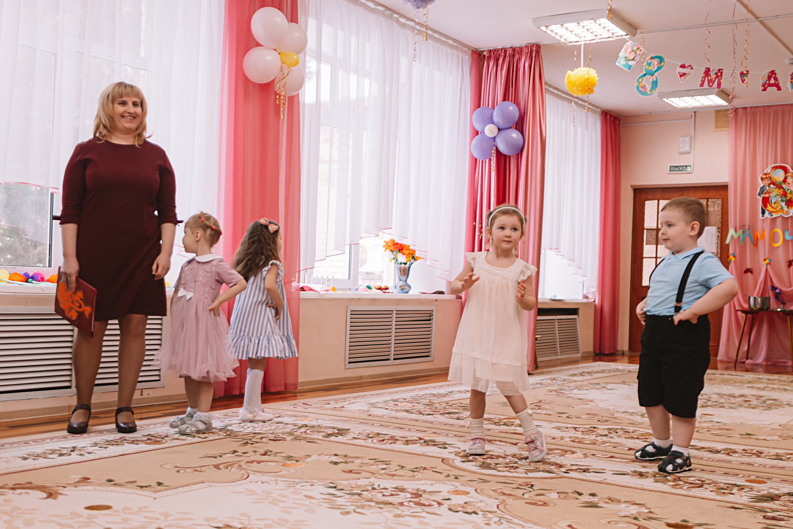 Утренник садик. Семейный фотограф Тюмень, фотограф на роды Салмина Мария