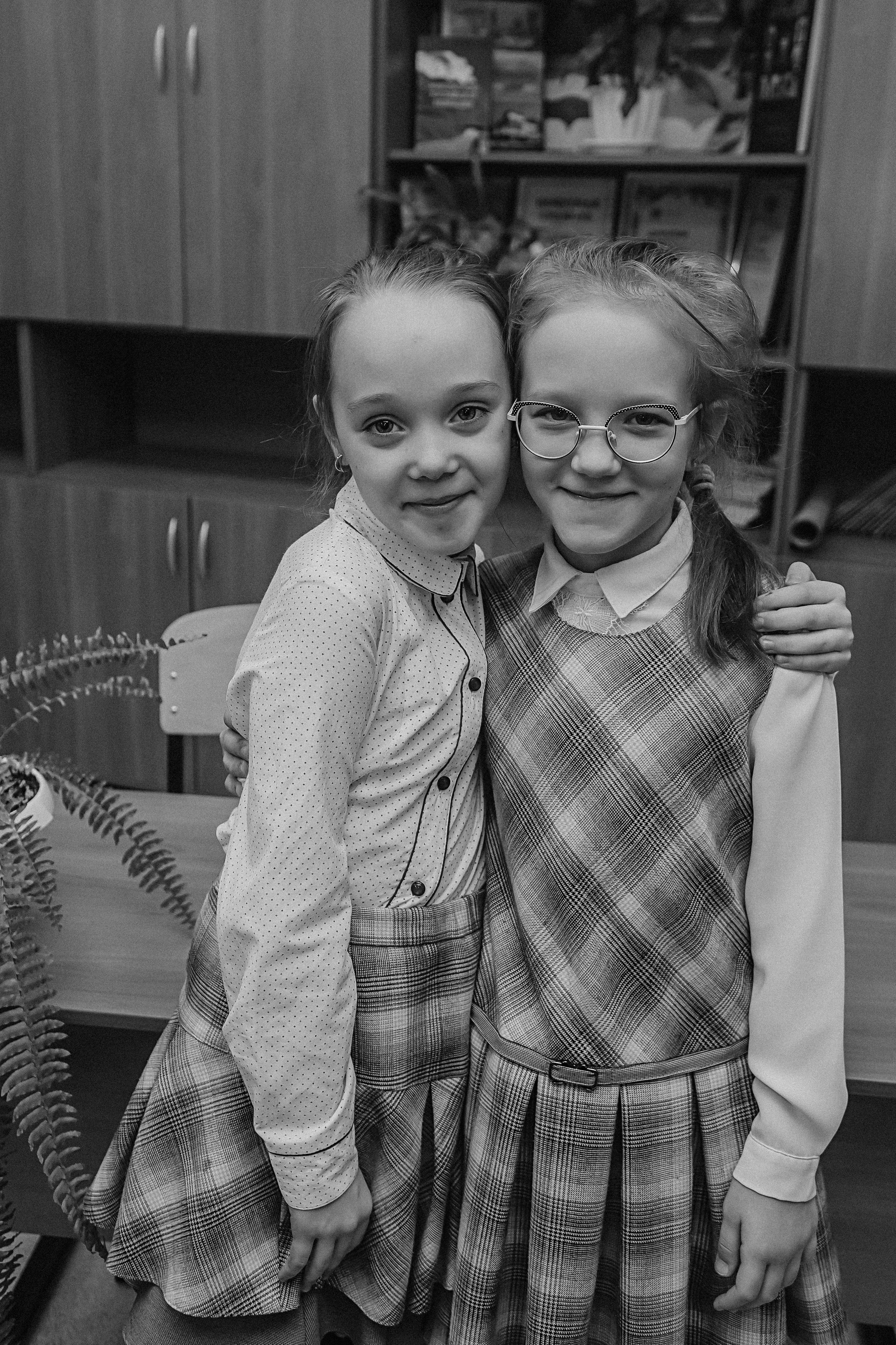 2 класс в школе. Семейный фотограф Тюмень, фотограф на роды Салмина Мария