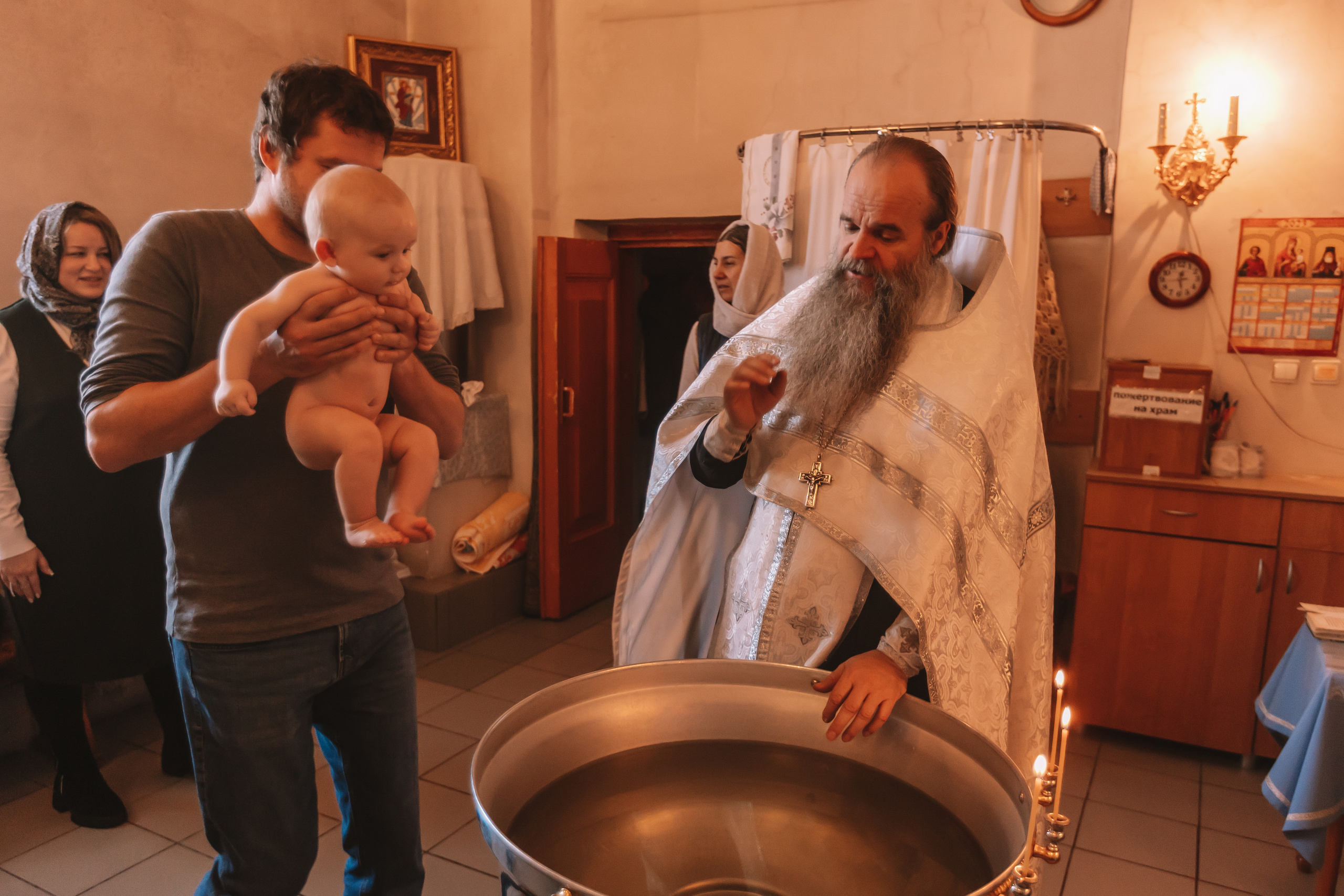Крещение семакова. Семейный фотограф Тюмень, фотограф на роды Салмина Мария
