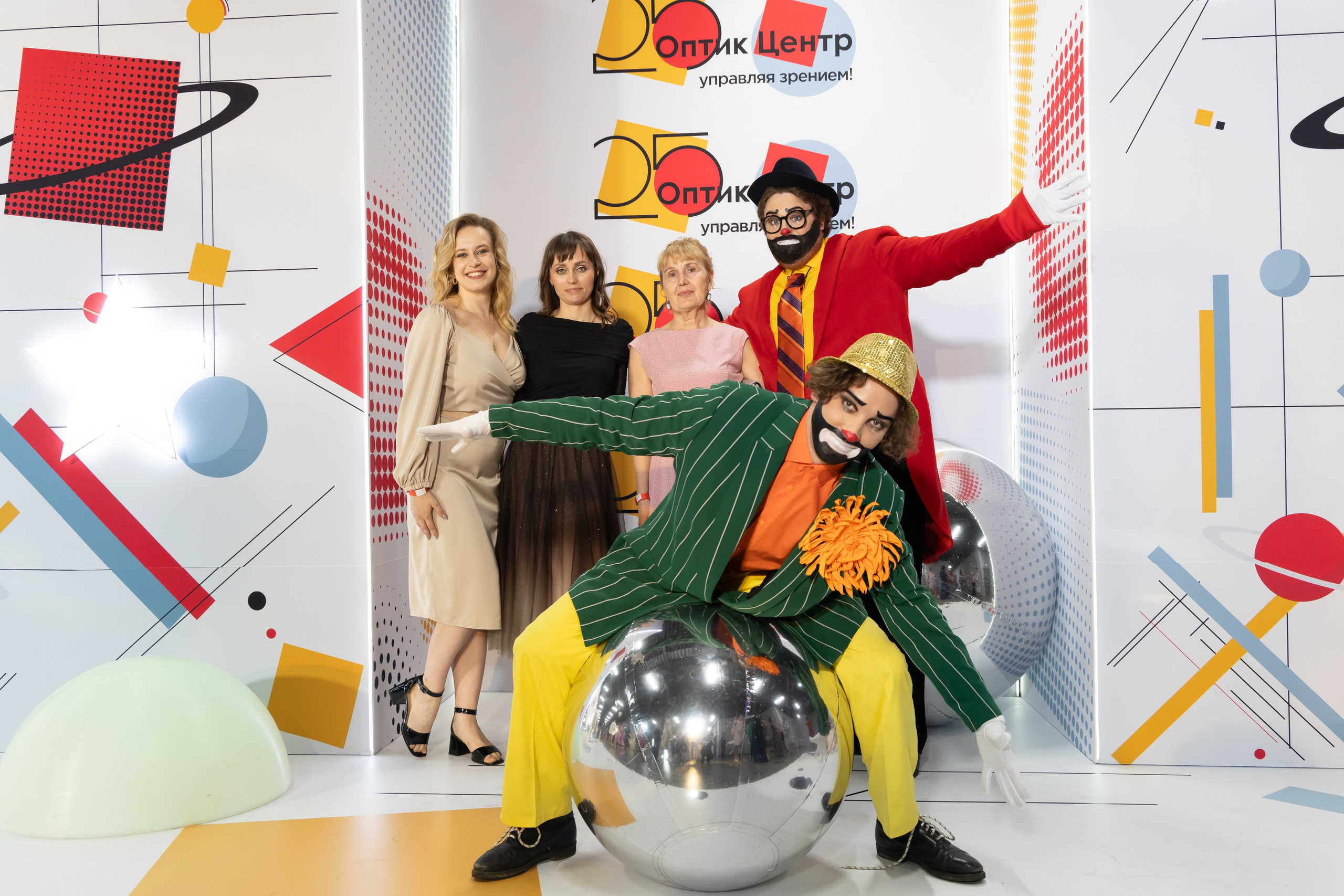 Оптик центр 25 лет. Фотограф свадебный, репортажный, индивидуальный, фото для маркетплейсов, брендов, автосалонов