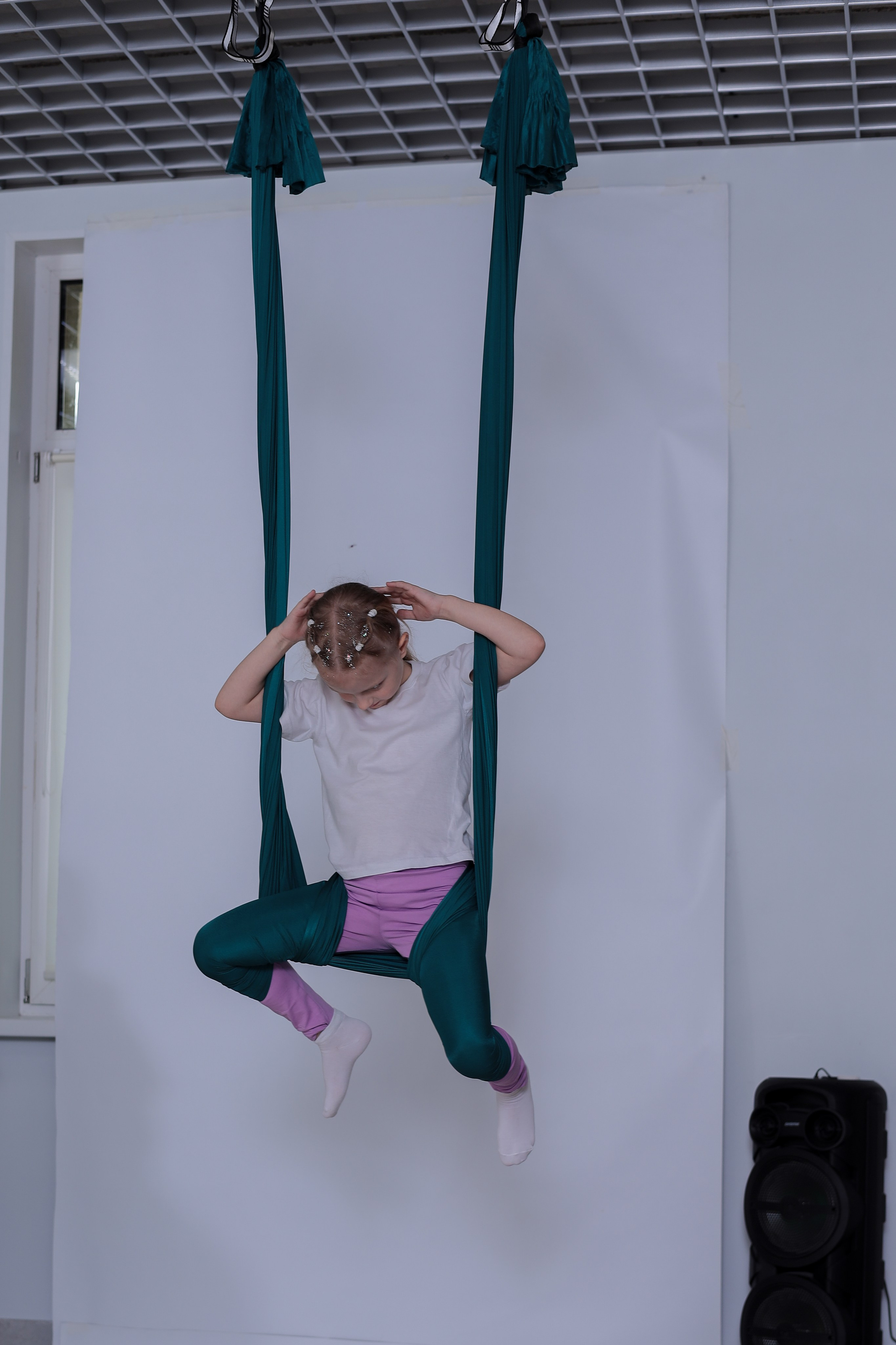 Детская аэройога. Фотограф Надршина Лилия