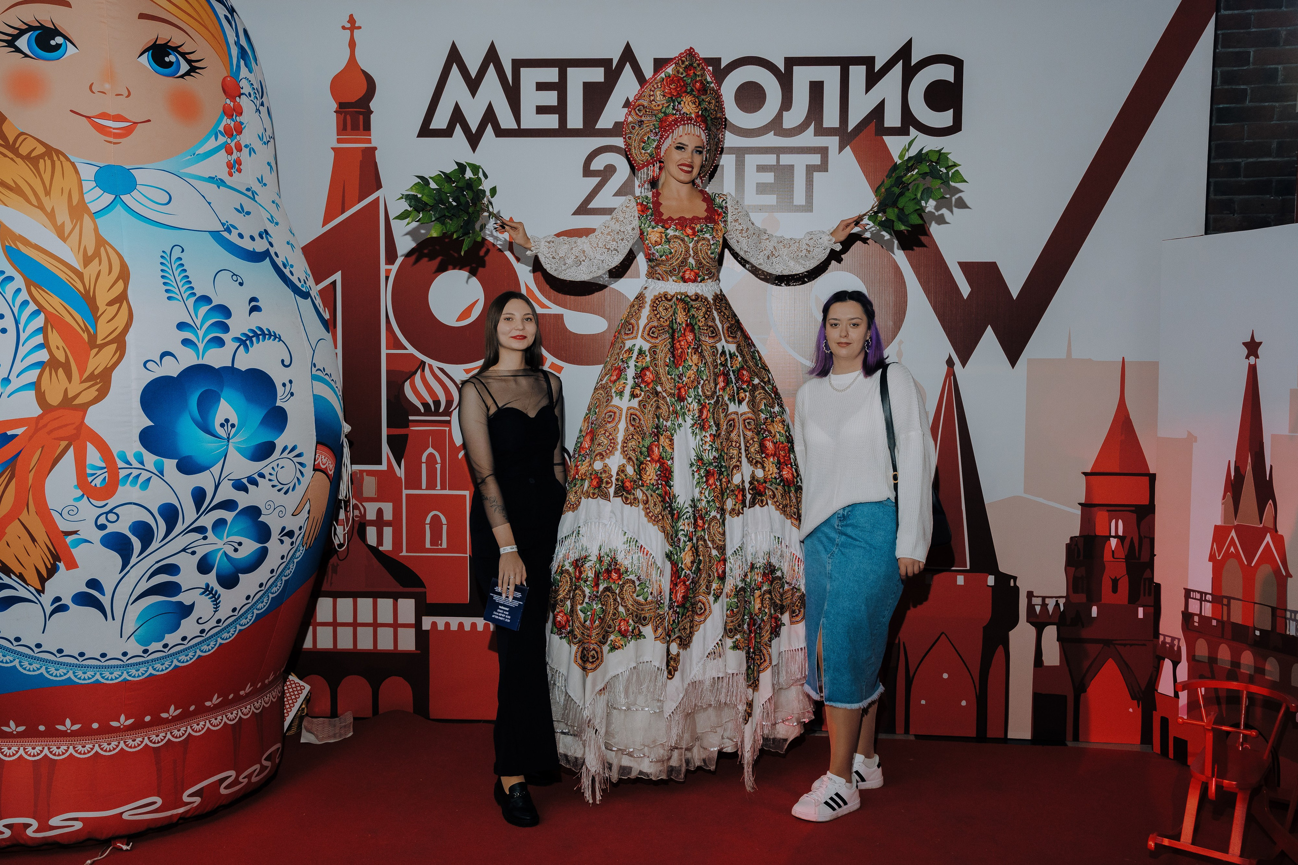 20 ЛЕТ МЕГАПОЛИС ЧЕЛЯБИНСК ХЕДЛАЙНЕР ЕЛКА. Репортажный фотограф Зуев Роман г. Челябинск