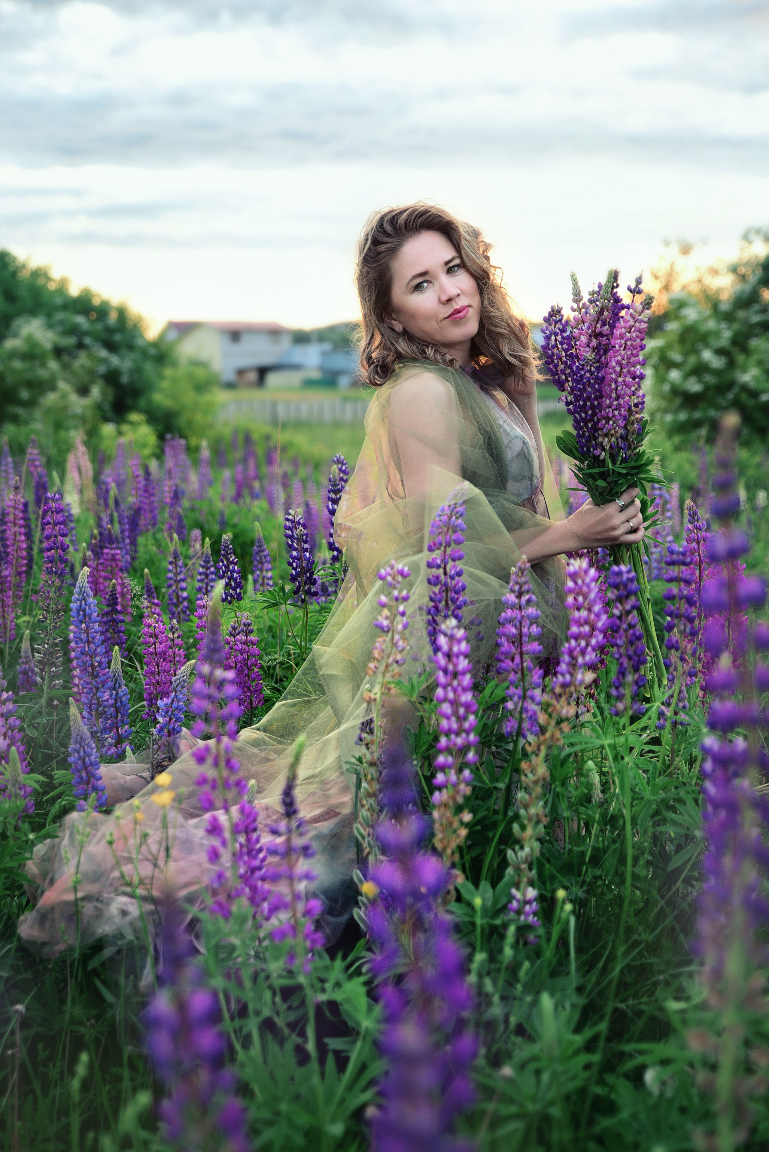 Эльвира. В люпинах. 2025. Художественная фотография. Первова Наталья