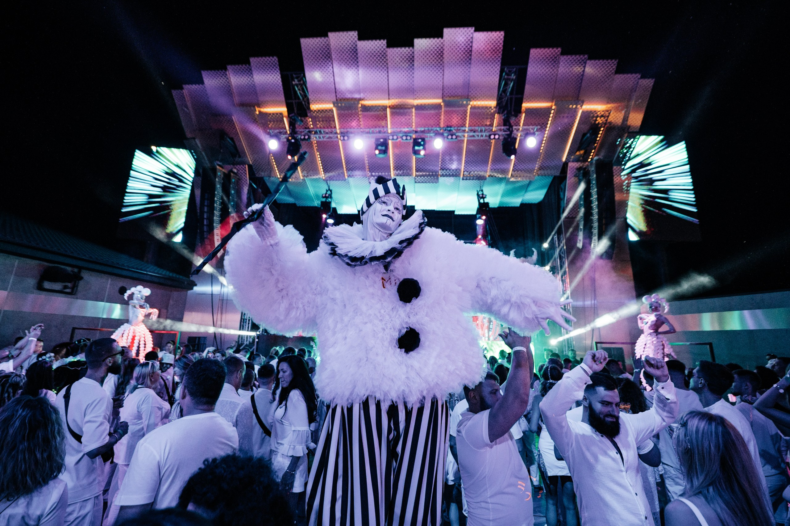 White party. Главная