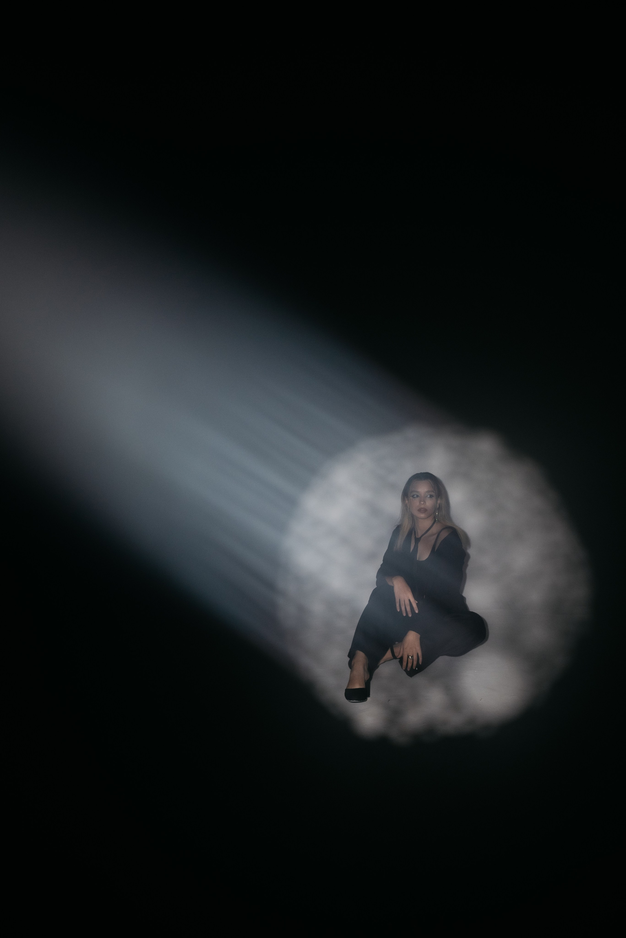 Съемка в студии — луна