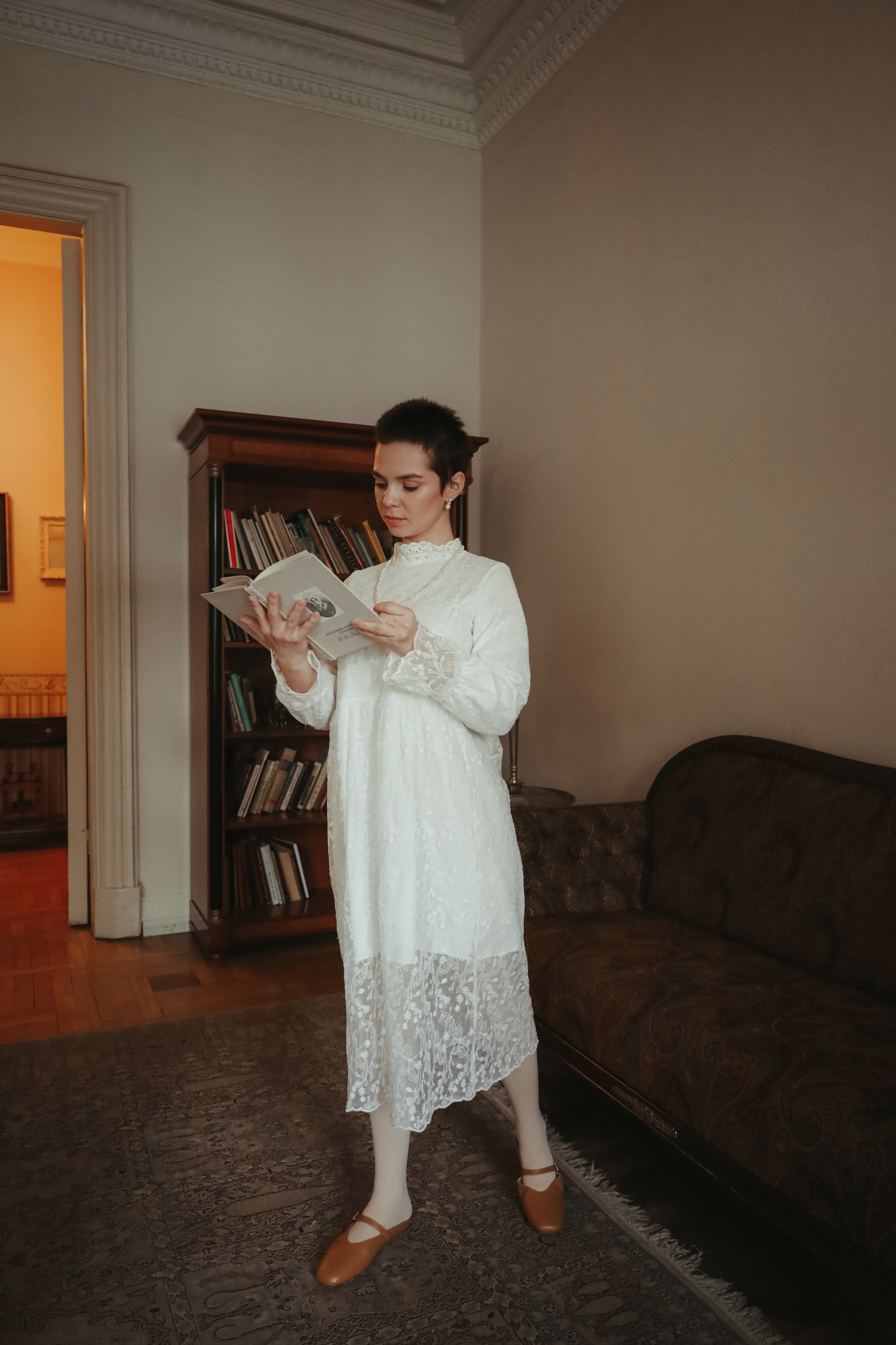 Актриса в особняке. Фотограф Химки Анна Татарских