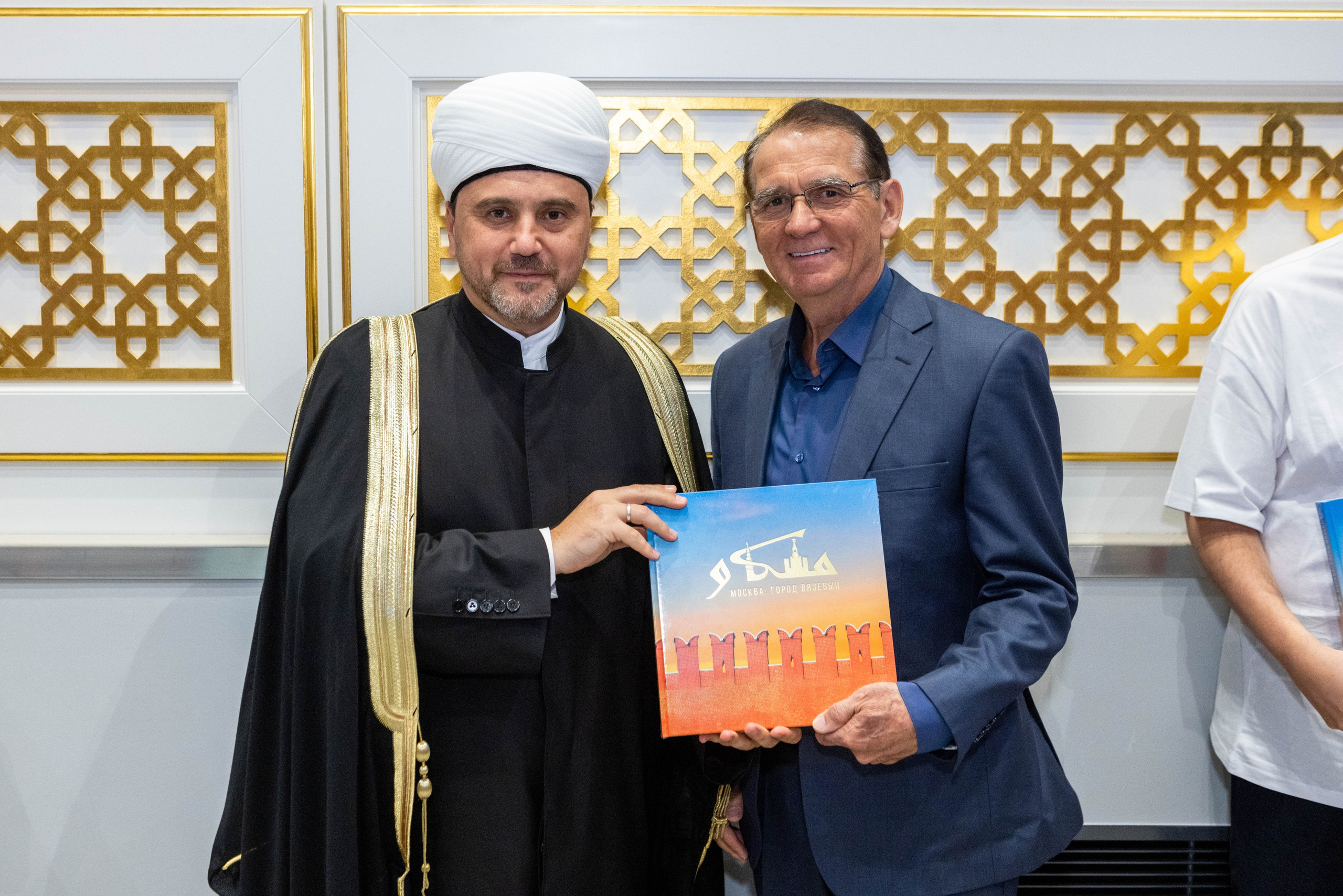 Репортаж с презентации книги — «Москва: город вязевый». Рекламный, предметный, репортажный, семейный фотограф и художник в Москве