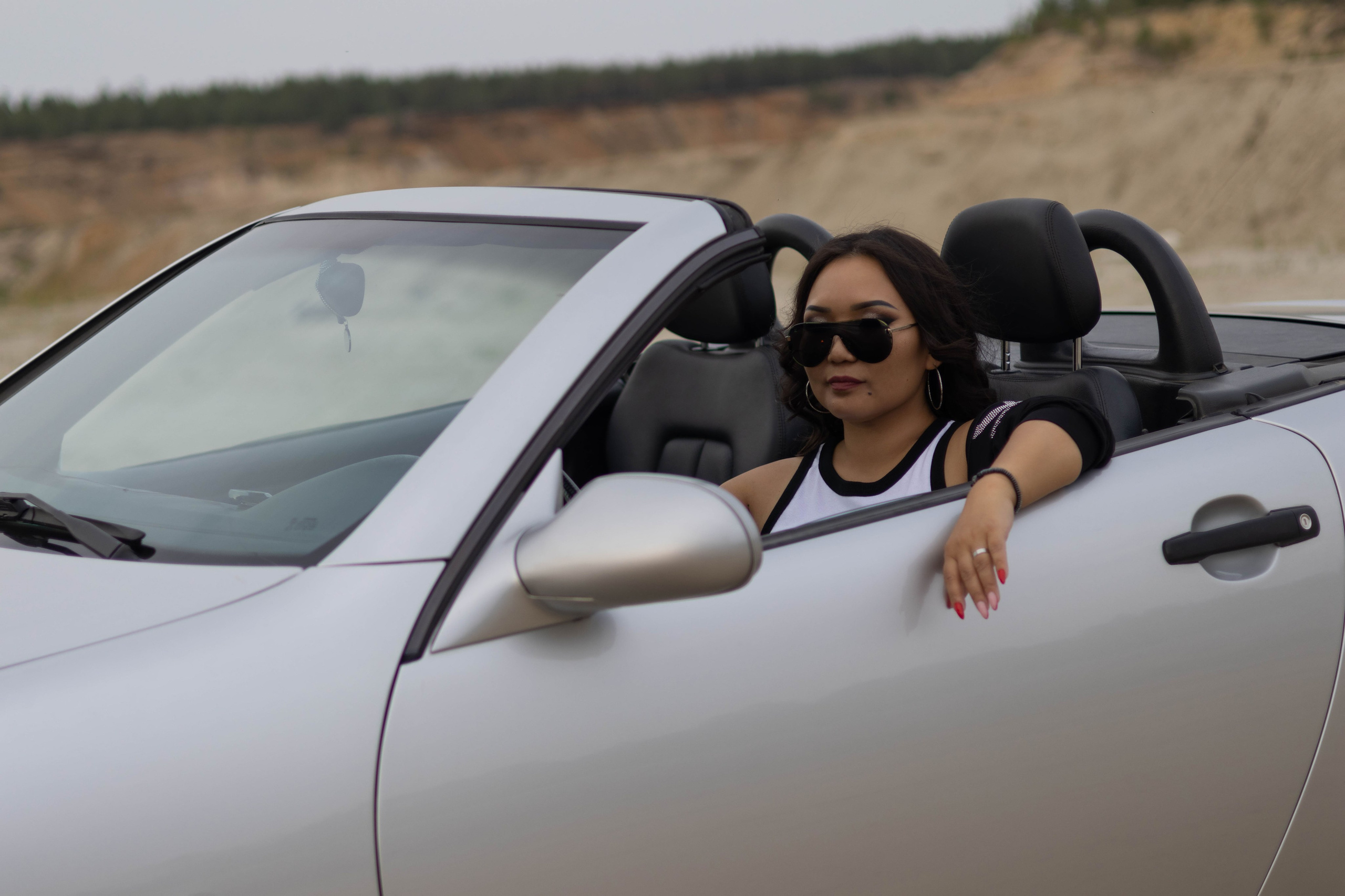 Девушка в машине. Фотограф Якутск Зоя Николаева