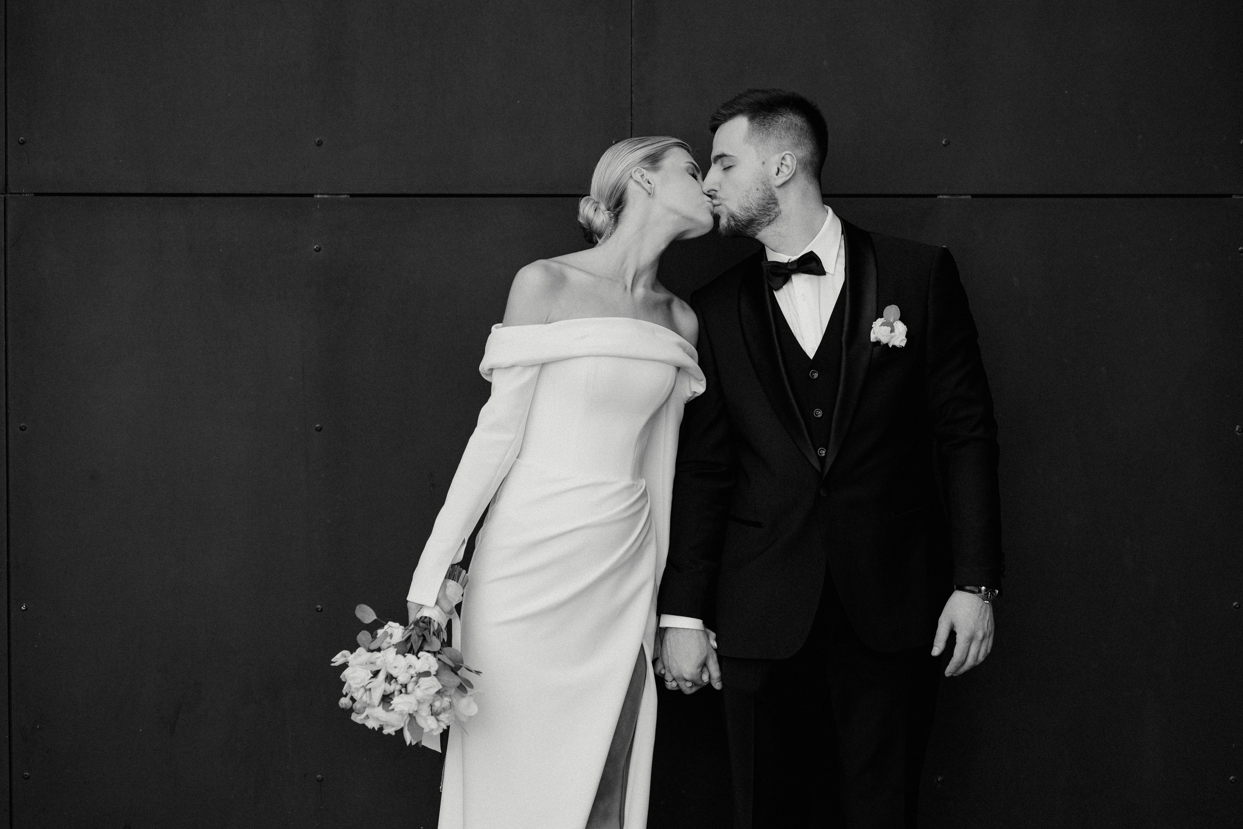 Свадебная фотосессия на стадионе Спартак. Свадебный фотограф в Москве. свадебная фотосессия Москва. Фотограф в Москве Валерия Рожкова