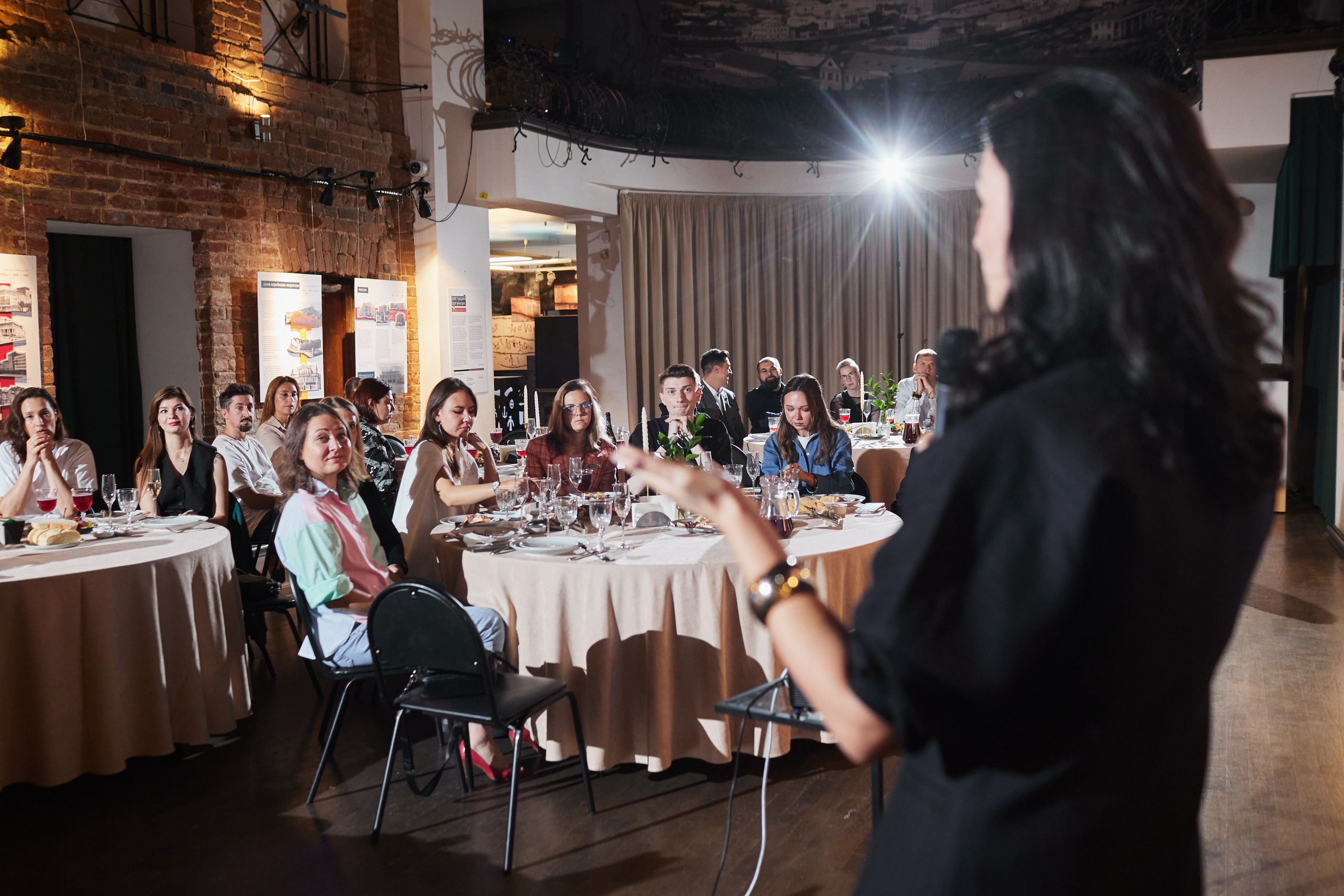 Деловой завтрак. Портретный и свадебный фотограф в Екатеринбурге Владимир ЛузинЛузин