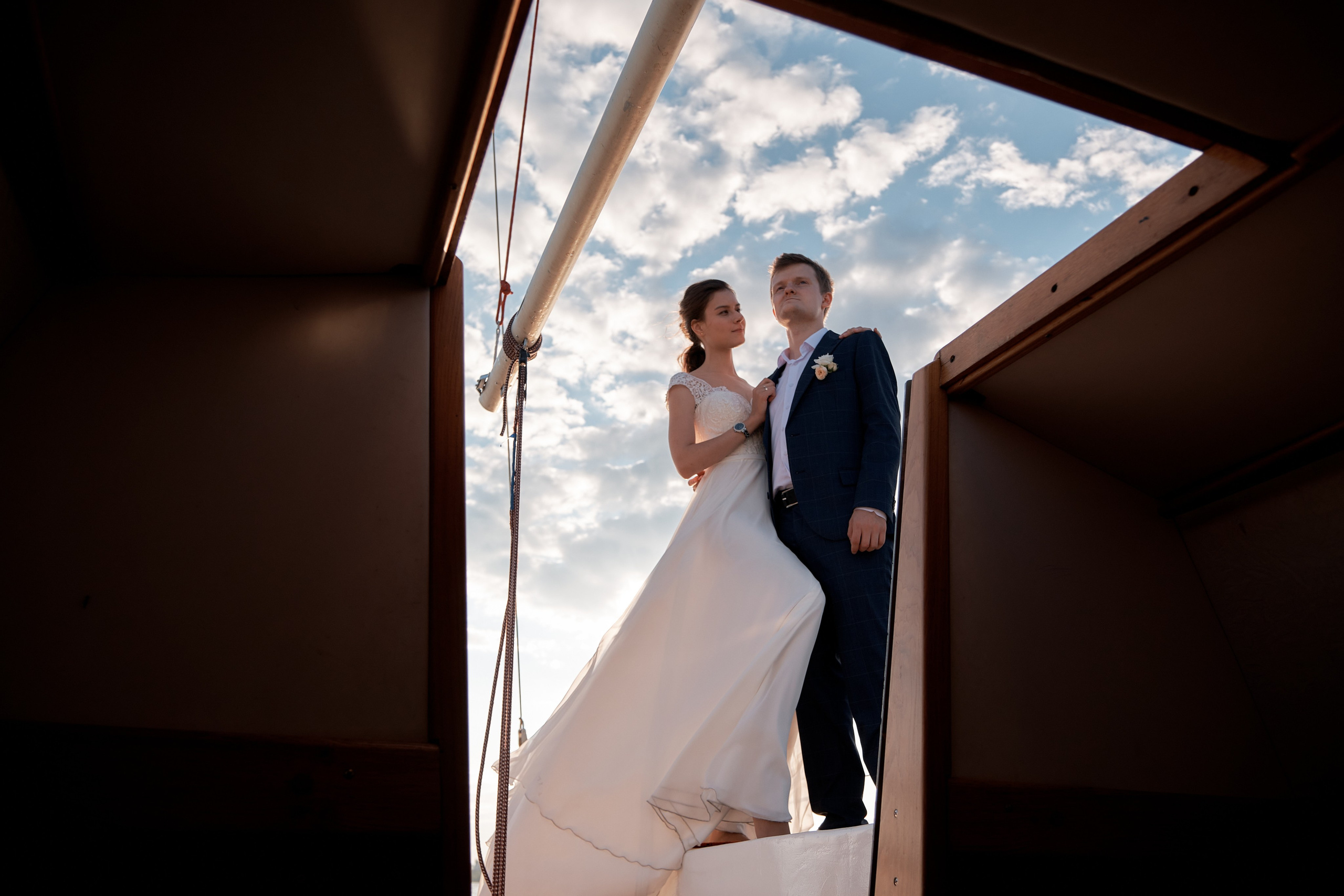 Яхта парус. Свадьба. Свадебный и портретный фотограф в Екатеринбурге Александр Блюденов