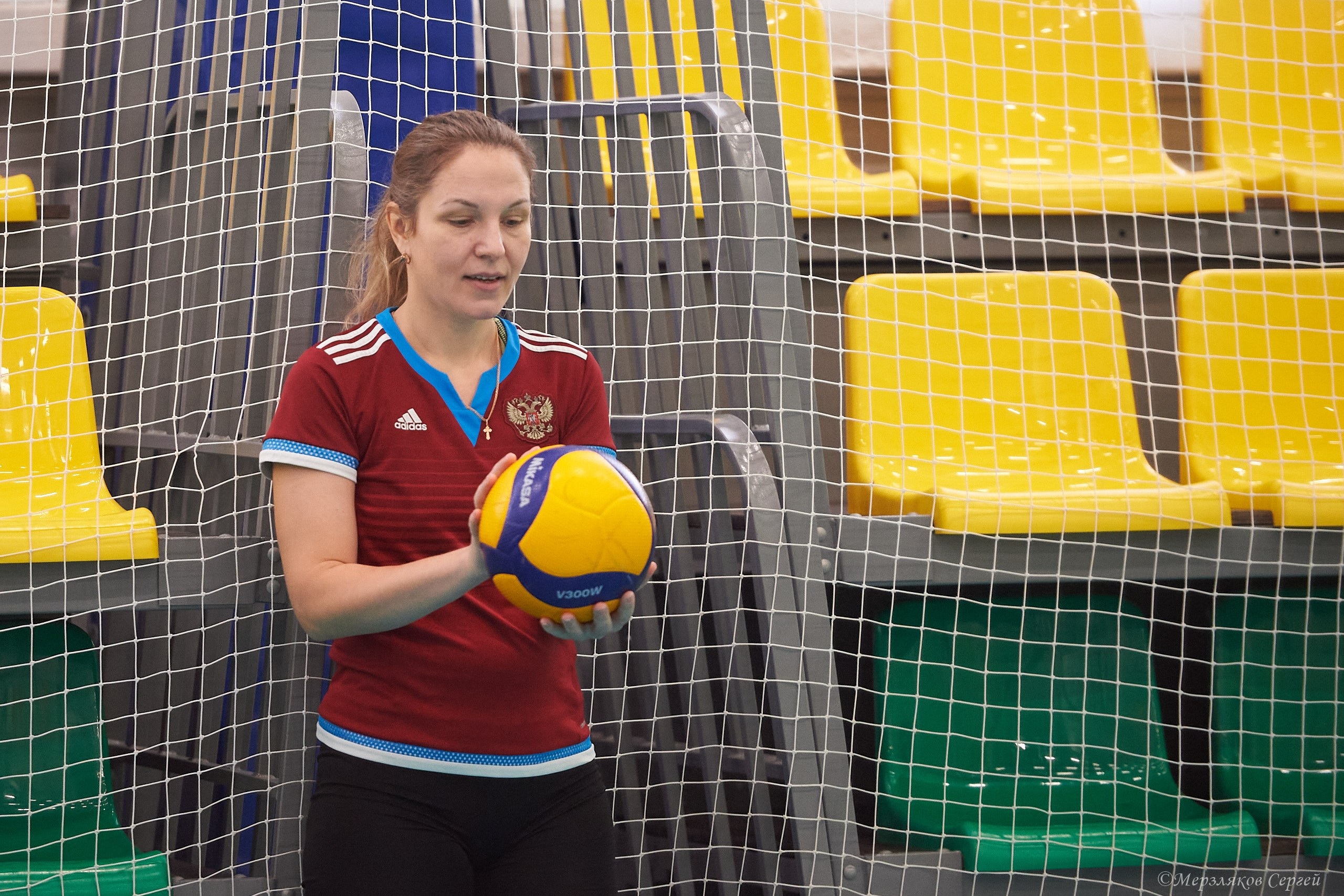 Новогодний волейбольный турнир. Ижевск. 16.12.23. Спортивный репортажный фотограф в Ижевске Сергей Мерзляков