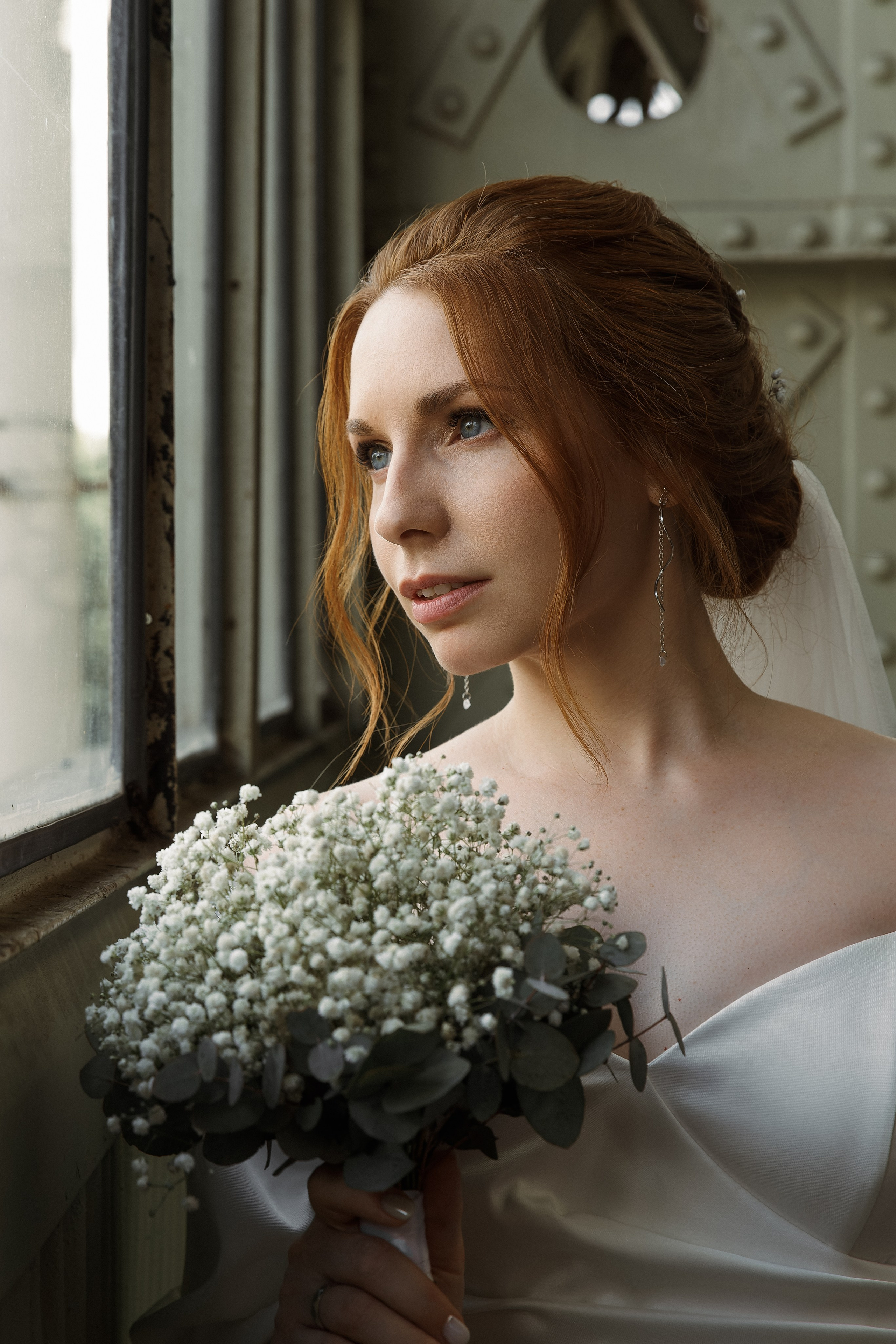 Кристина и Артем — свадебная съемка на Витебском вокзале. Свадебный и портретный фотограф в Санкт-Петербурге Анна Демьянова