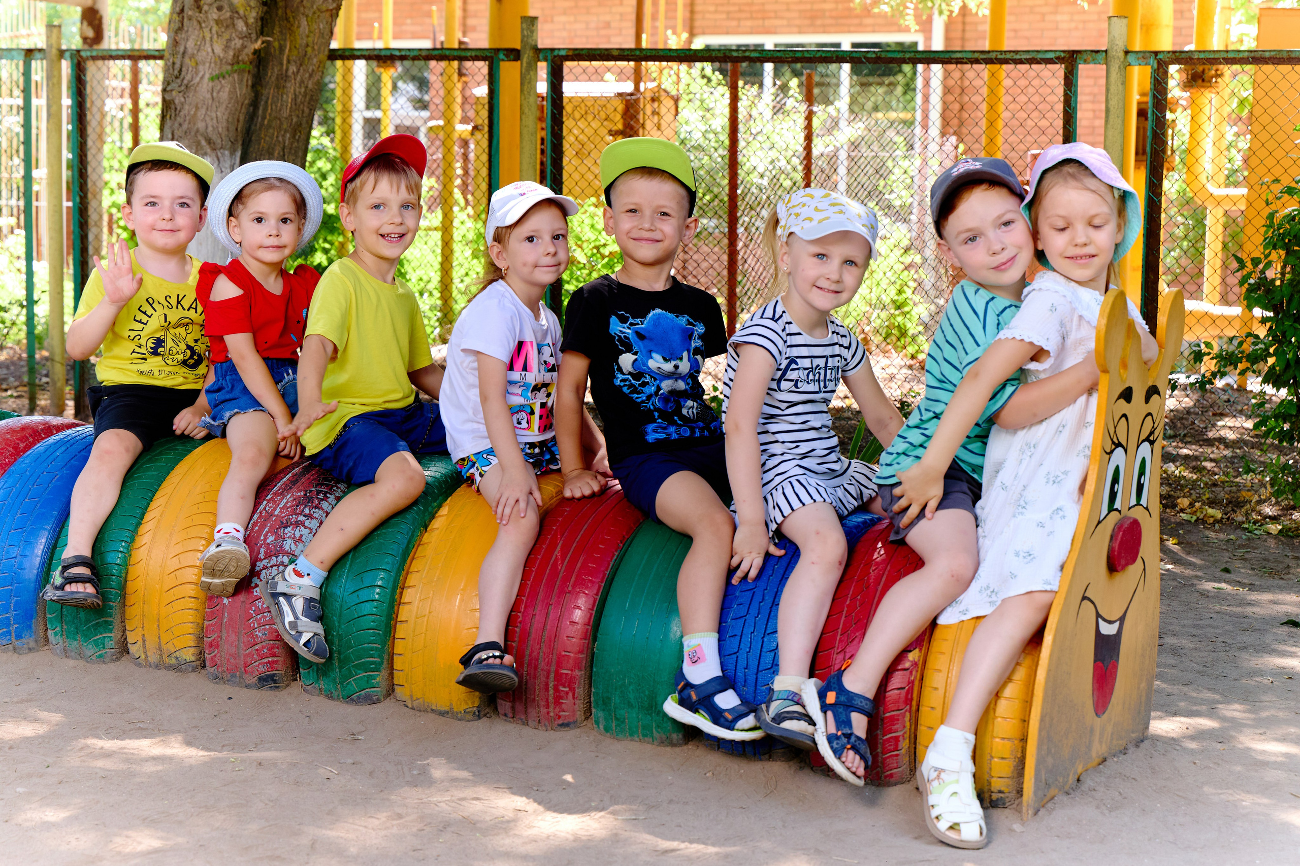 Пример летней съёмки в детском саду № 92 младшая группа Ромашки. Фотограф Выпускные альбомы Таганрог Сергей Коробченко