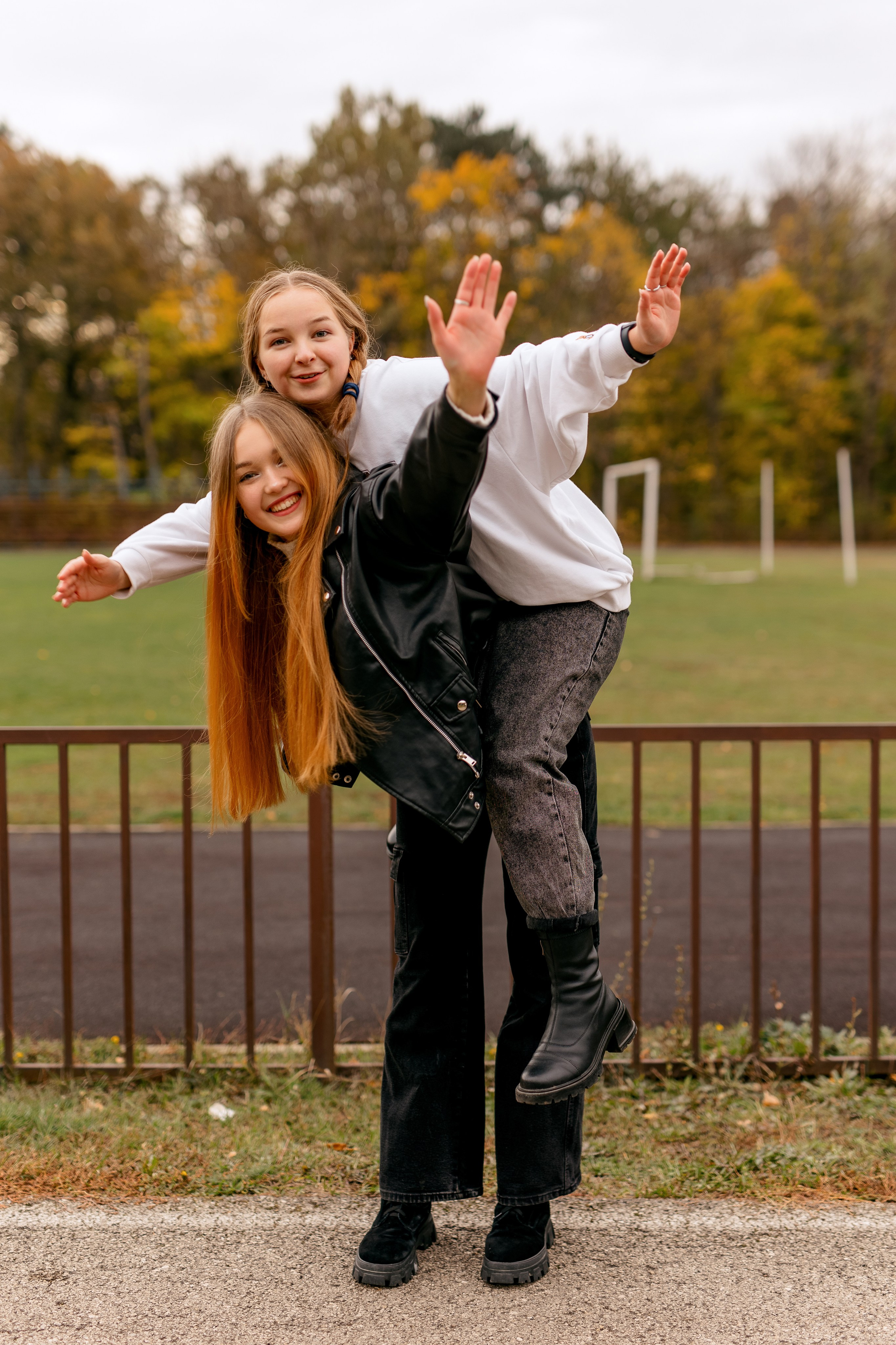 11 класс осенью в роще. Свадебный и семейный фотограф в Туле и области Маша Костина