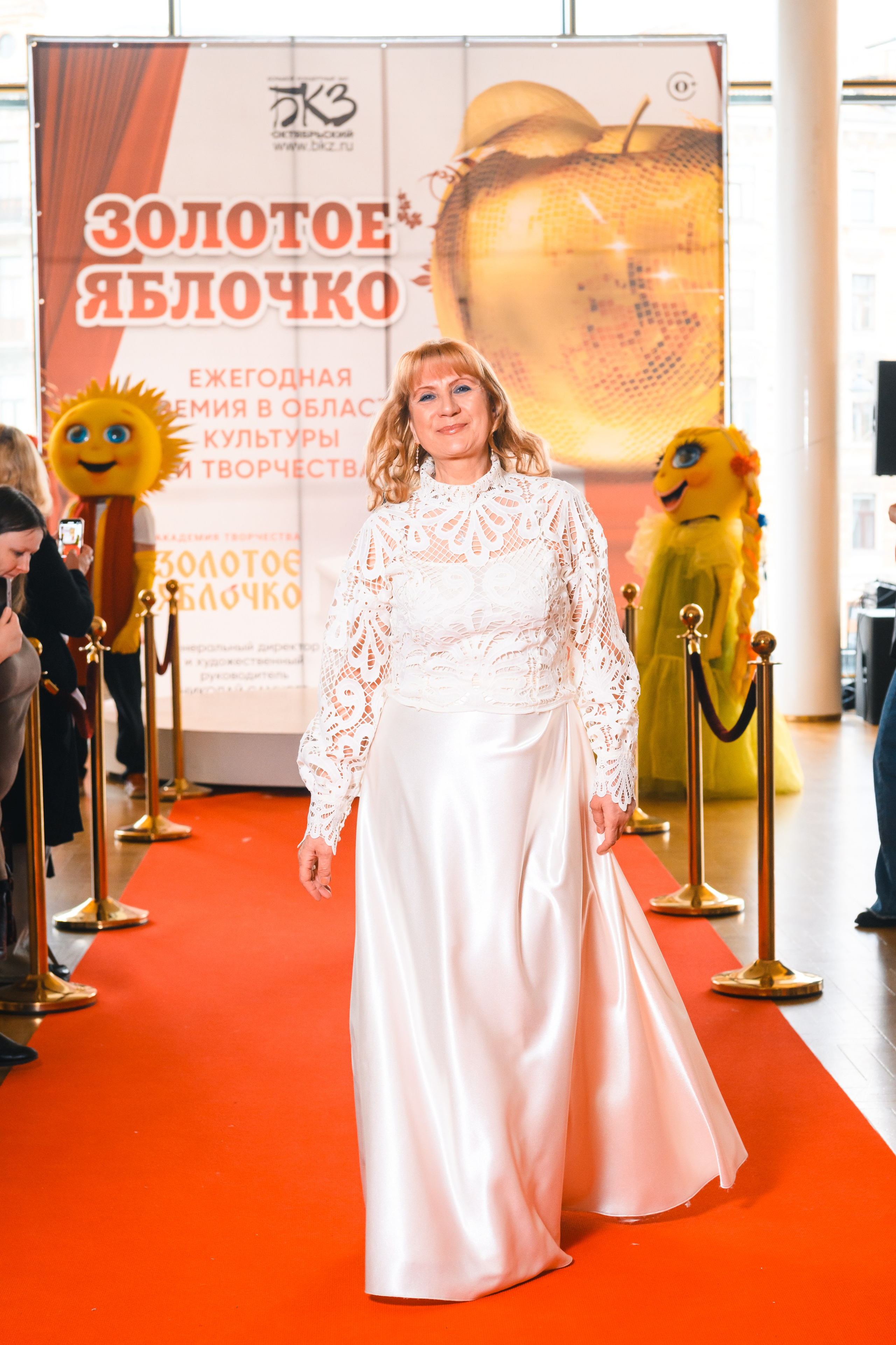 23 апреля, красная дорожка, БКЗ Октябрьский, г. Санкт-Петербург. Золотое яблочко