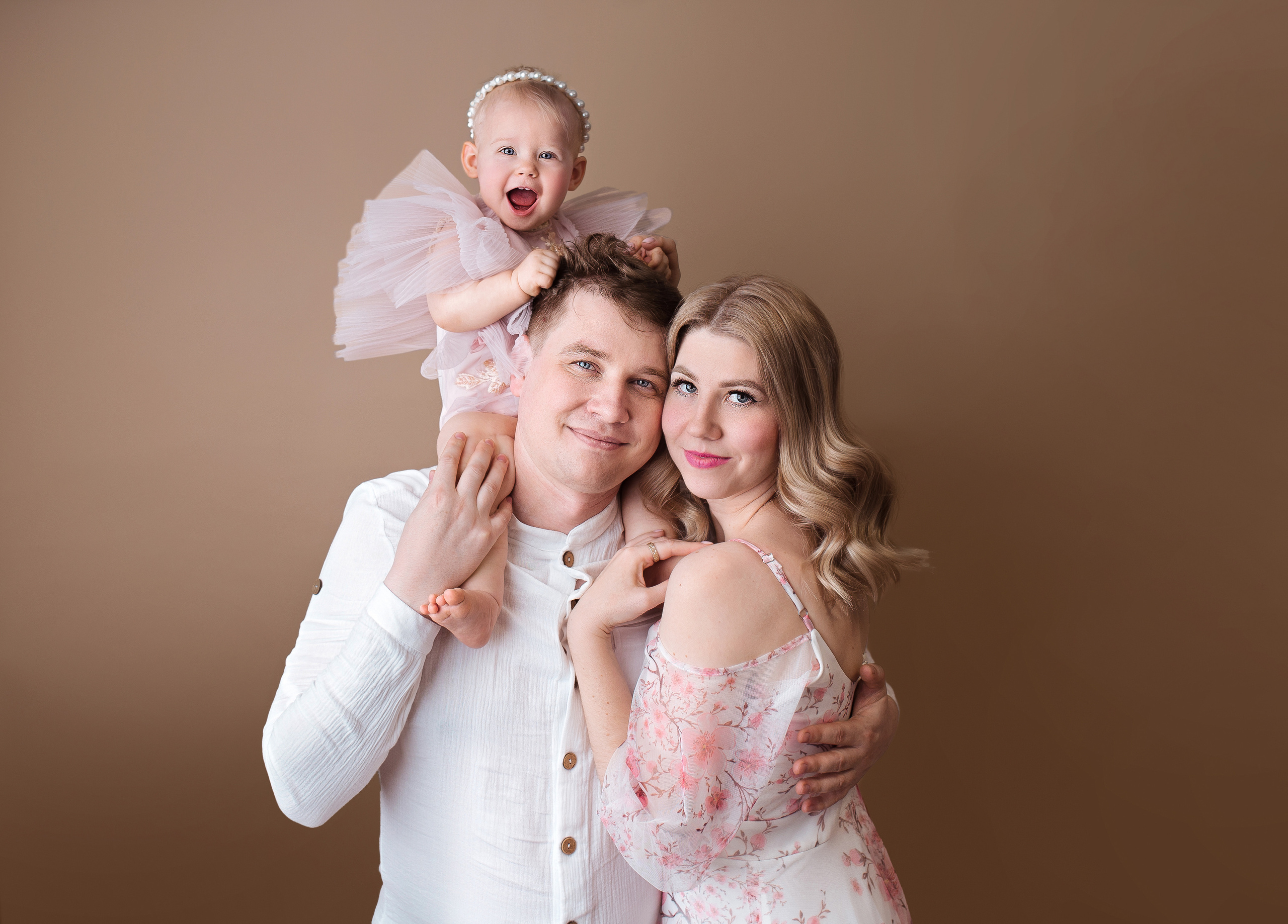 С родителями. Фотограф беременности, новорожденных Москва. годики под ключ