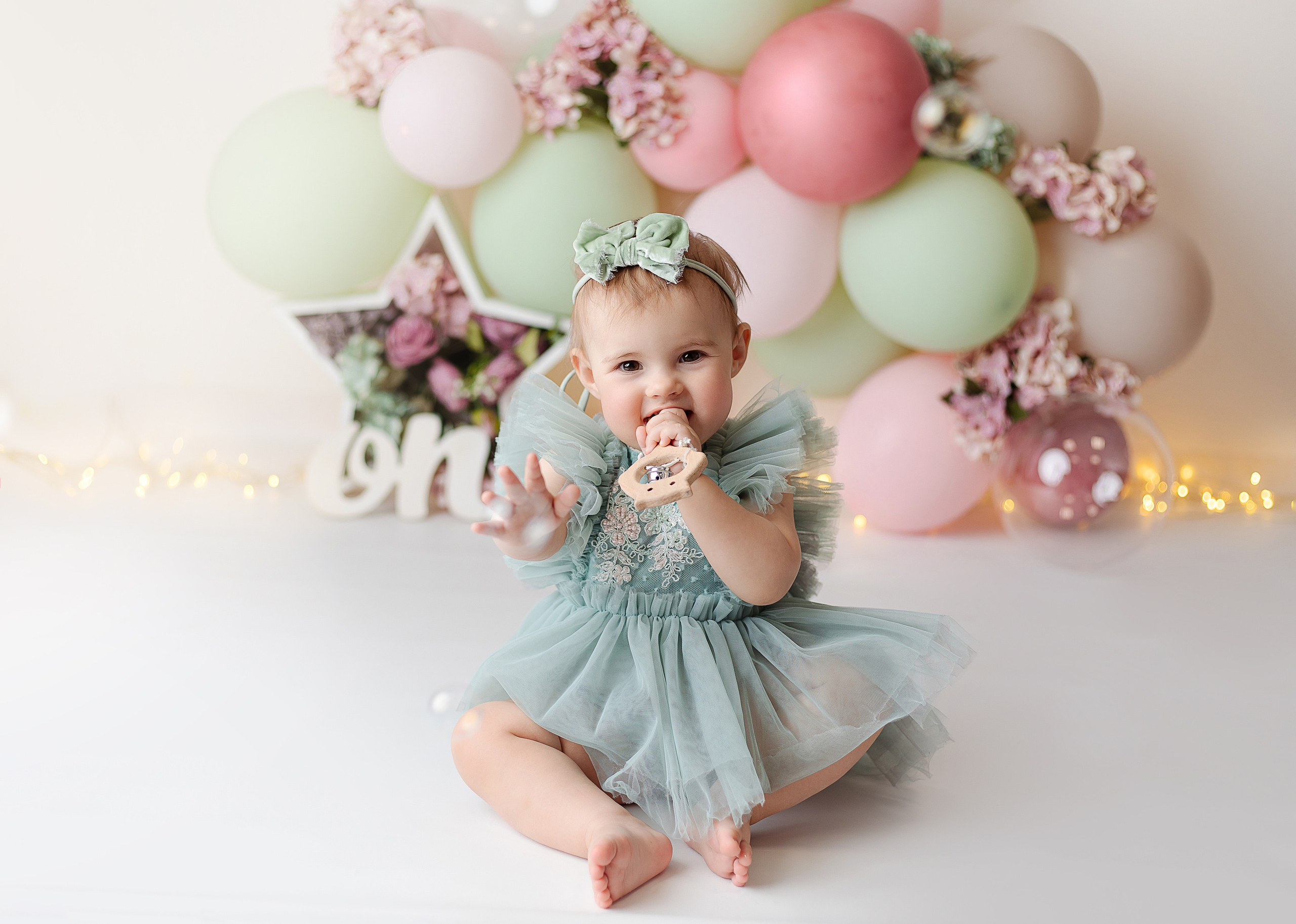 Праздничное оформление. Фотограф беременности, новорожденных Москва. годики под ключ