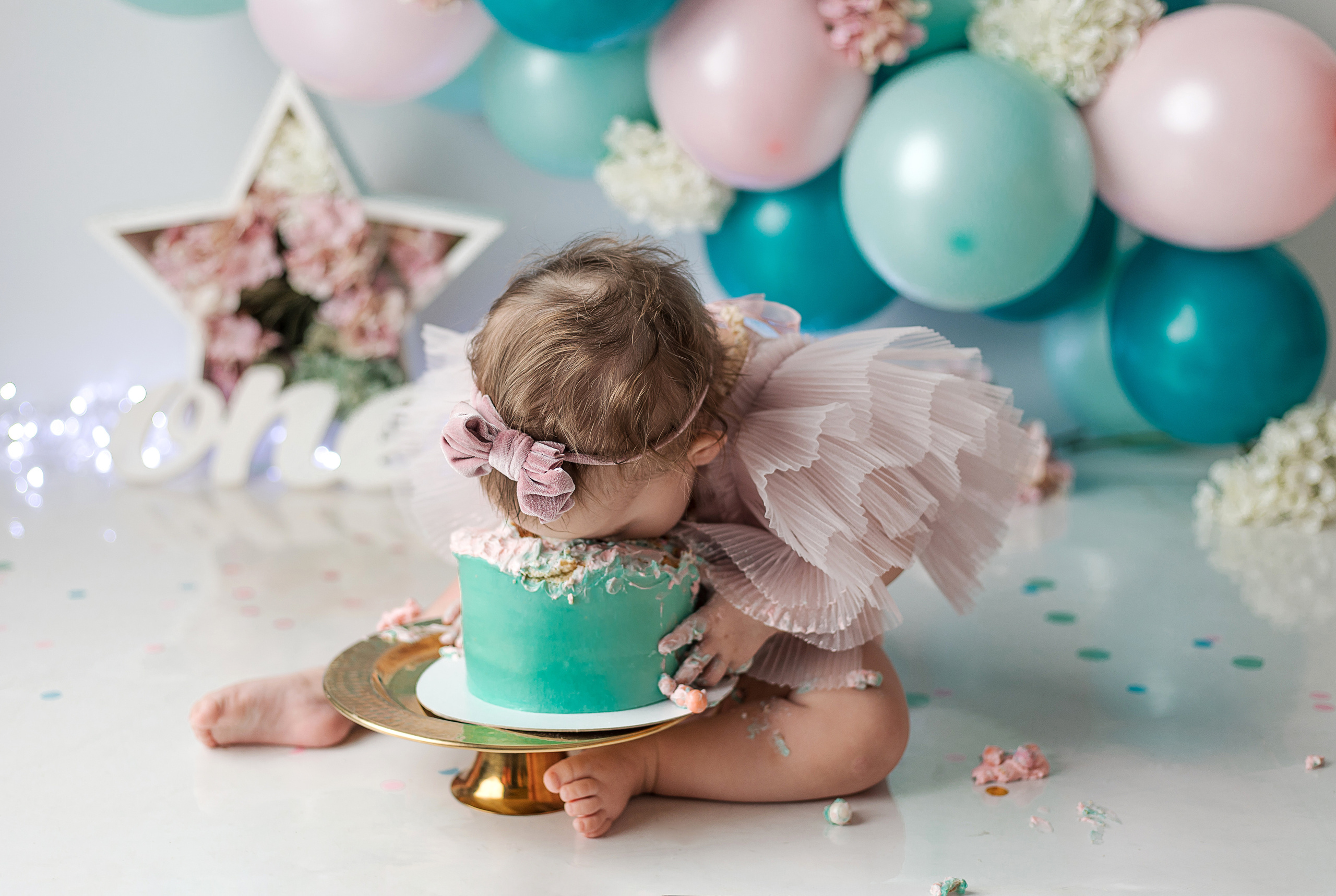 Праздничное оформление. Фотограф беременности, новорожденных Москва. годики под ключ