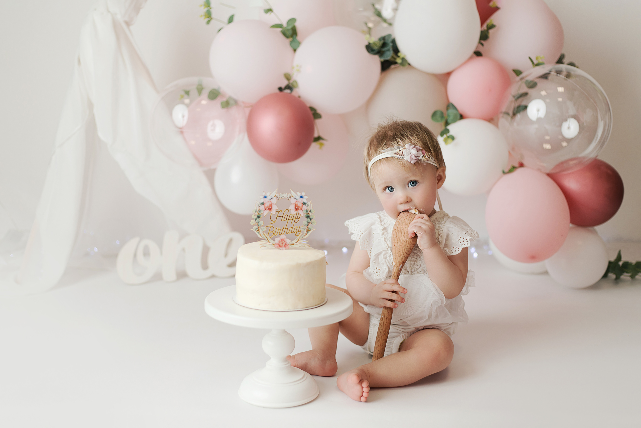 Праздничное оформление. Фотограф беременности, новорожденных Москва. годики под ключ