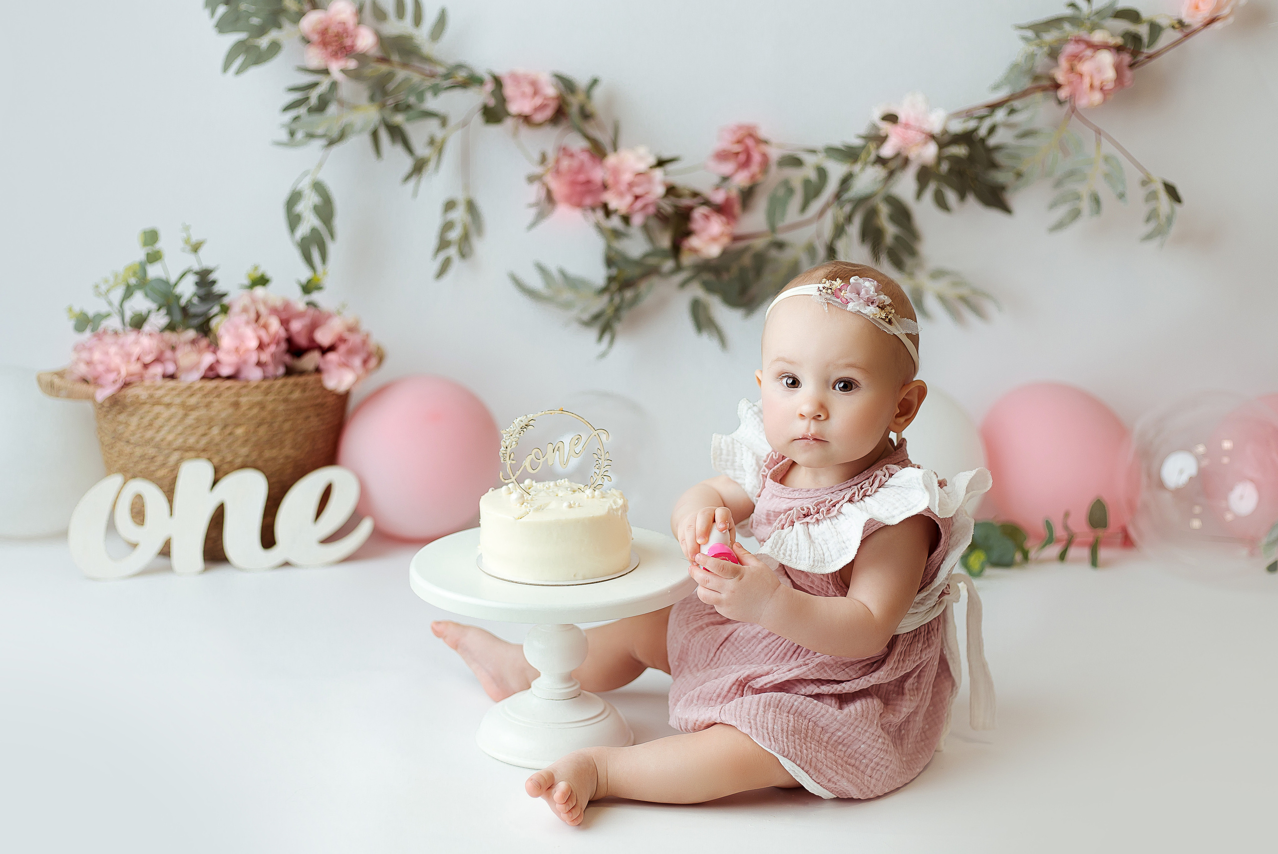 Праздничное оформление. Фотограф беременности, новорожденных Москва. годики под ключ