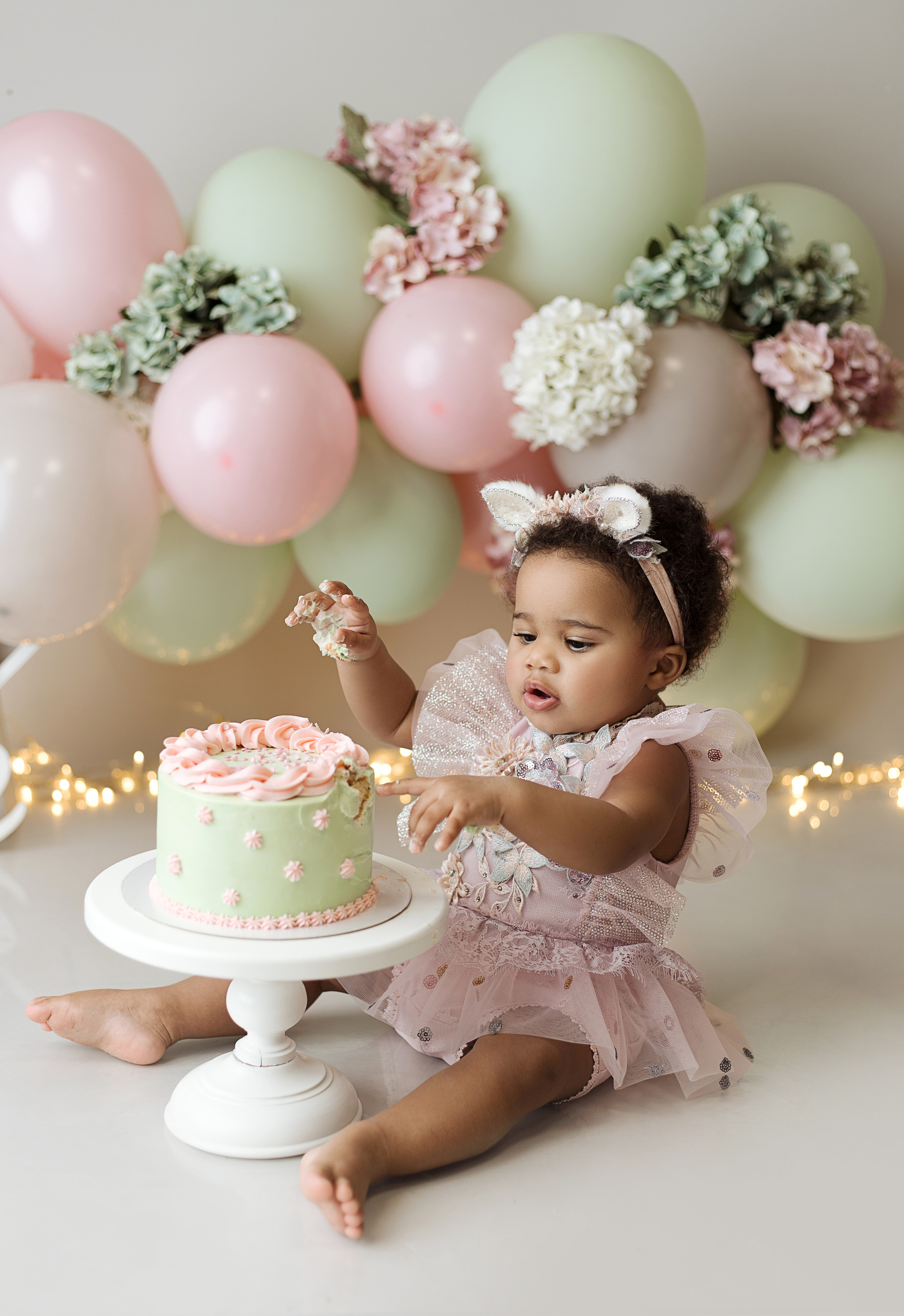 Праздничное оформление. Фотограф беременности, новорожденных Москва. годики под ключ