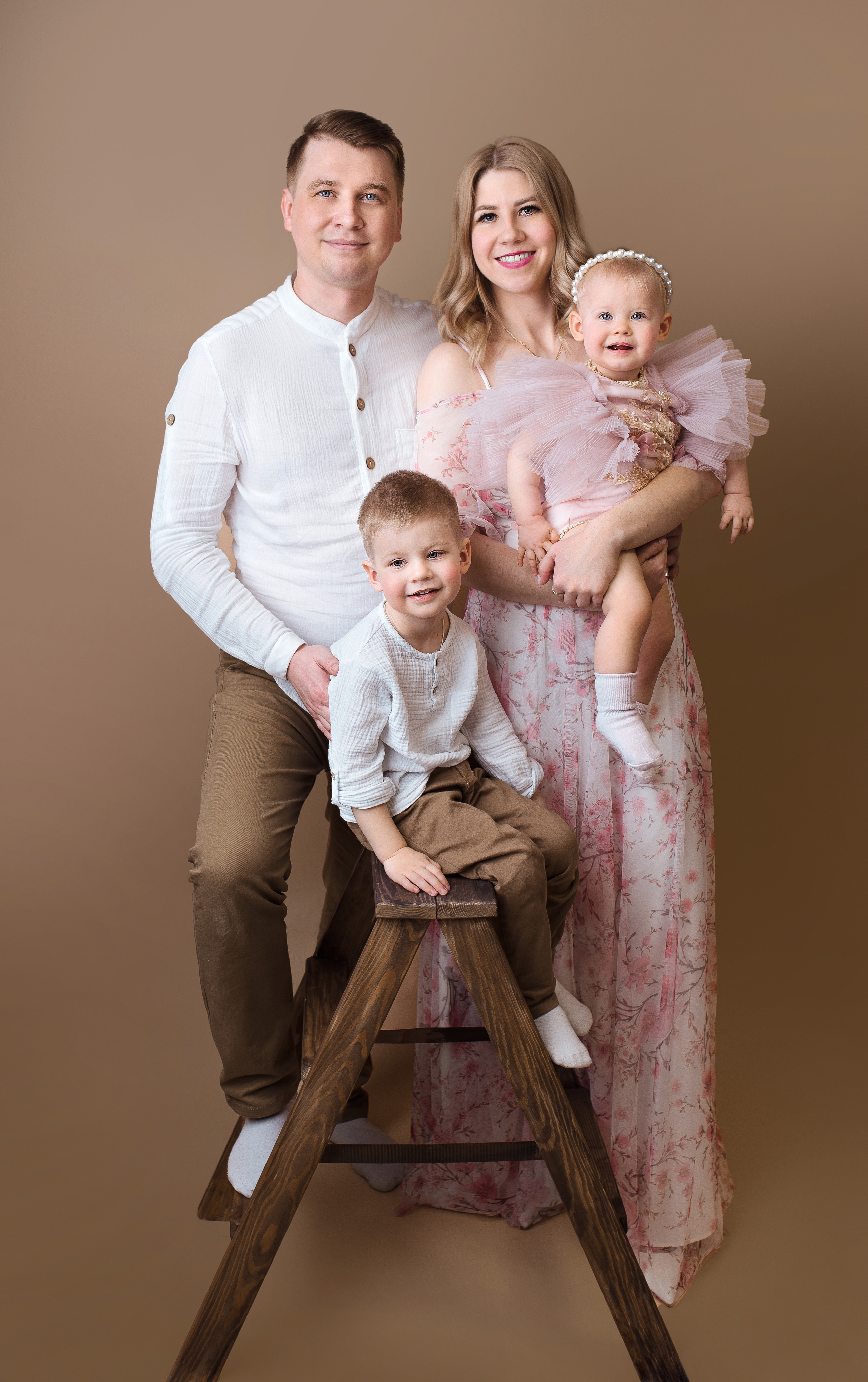 С родителями. Фотограф беременности, новорожденных Москва. годики под ключ