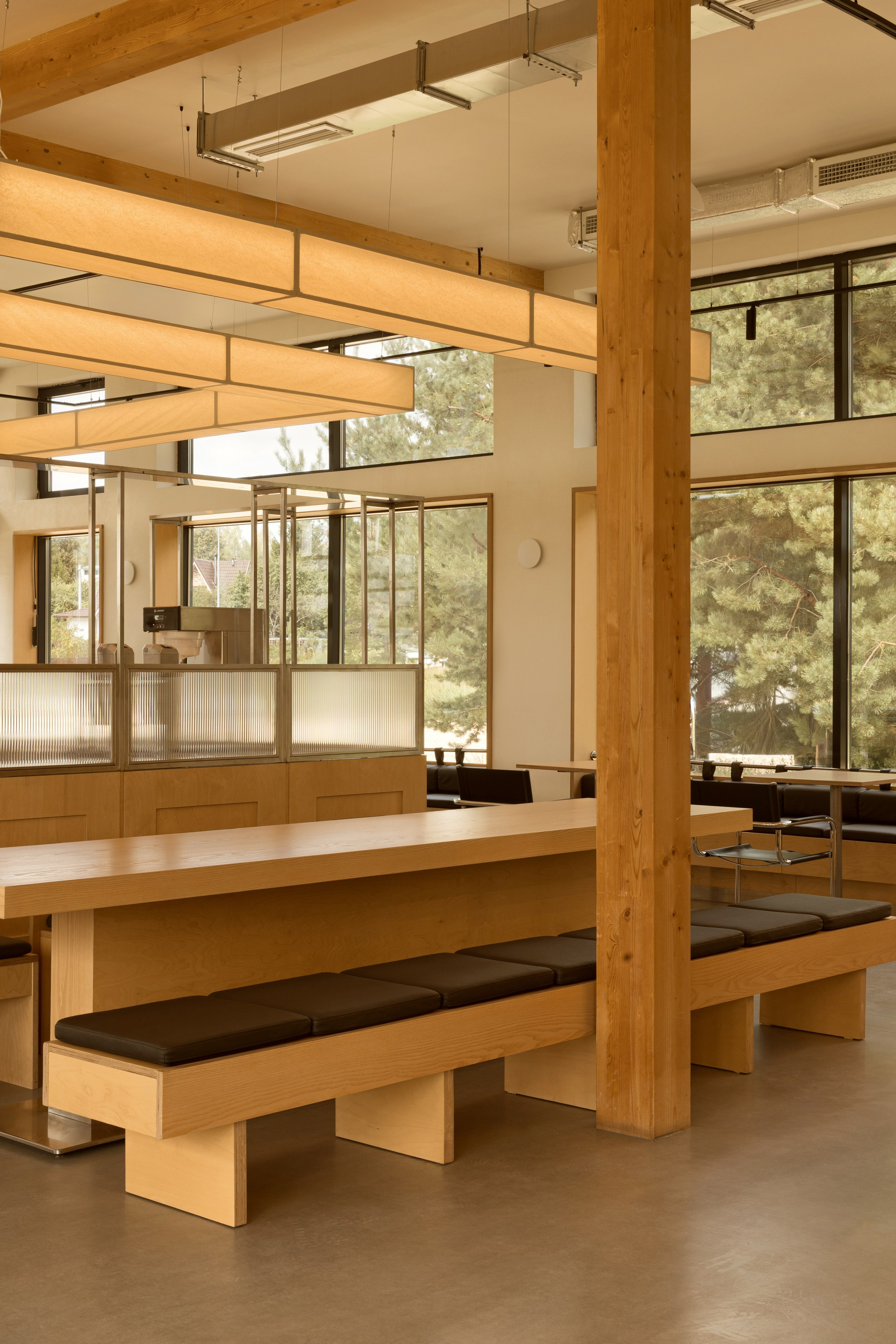 Модернистское кафе-пиццерия на природе: проект FruitDesign с акцентом на созерцание. Интерьерный фотограф в Нижнем Новгороде и Москве Владимир Гудков