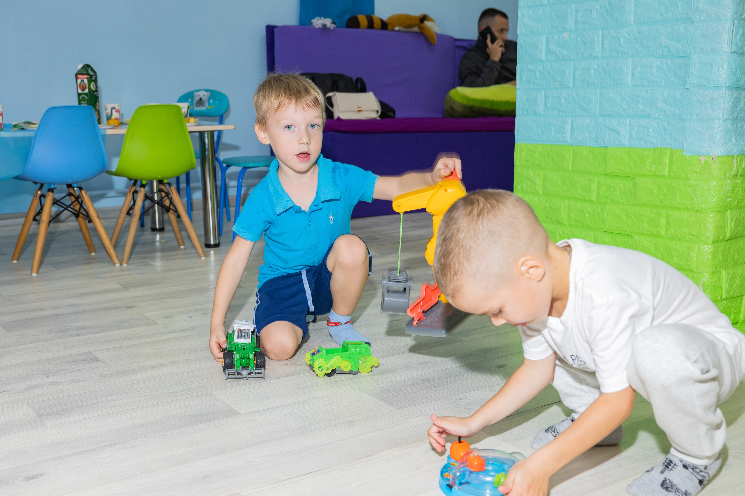 День Рождение в детском центре Качели. Выпускные альбомы во Владивостоке