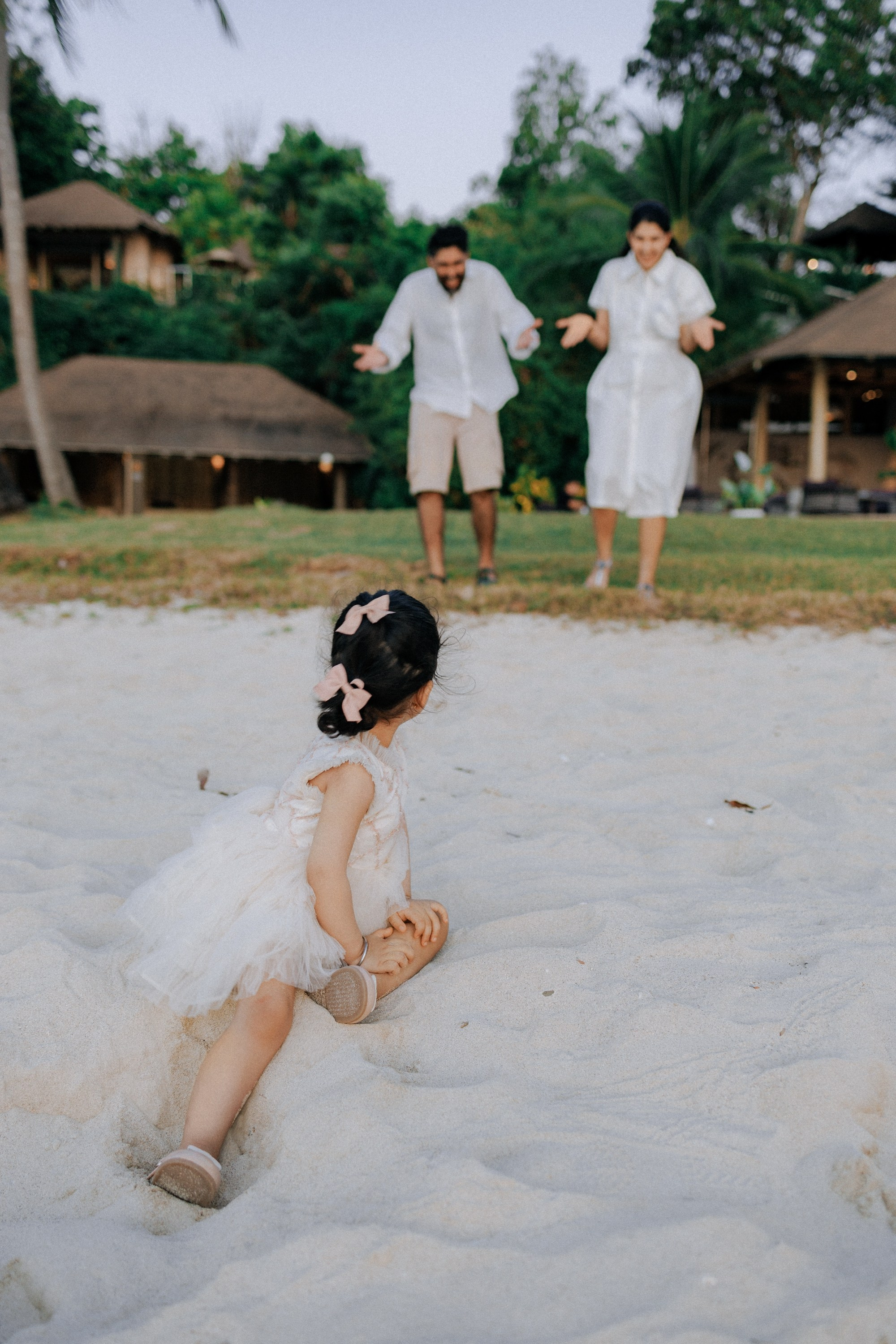 Family photoshoot in Phuket, Thailand. Fedor Lemeshko — Destination Wedding and Family Lifestyle photographer
