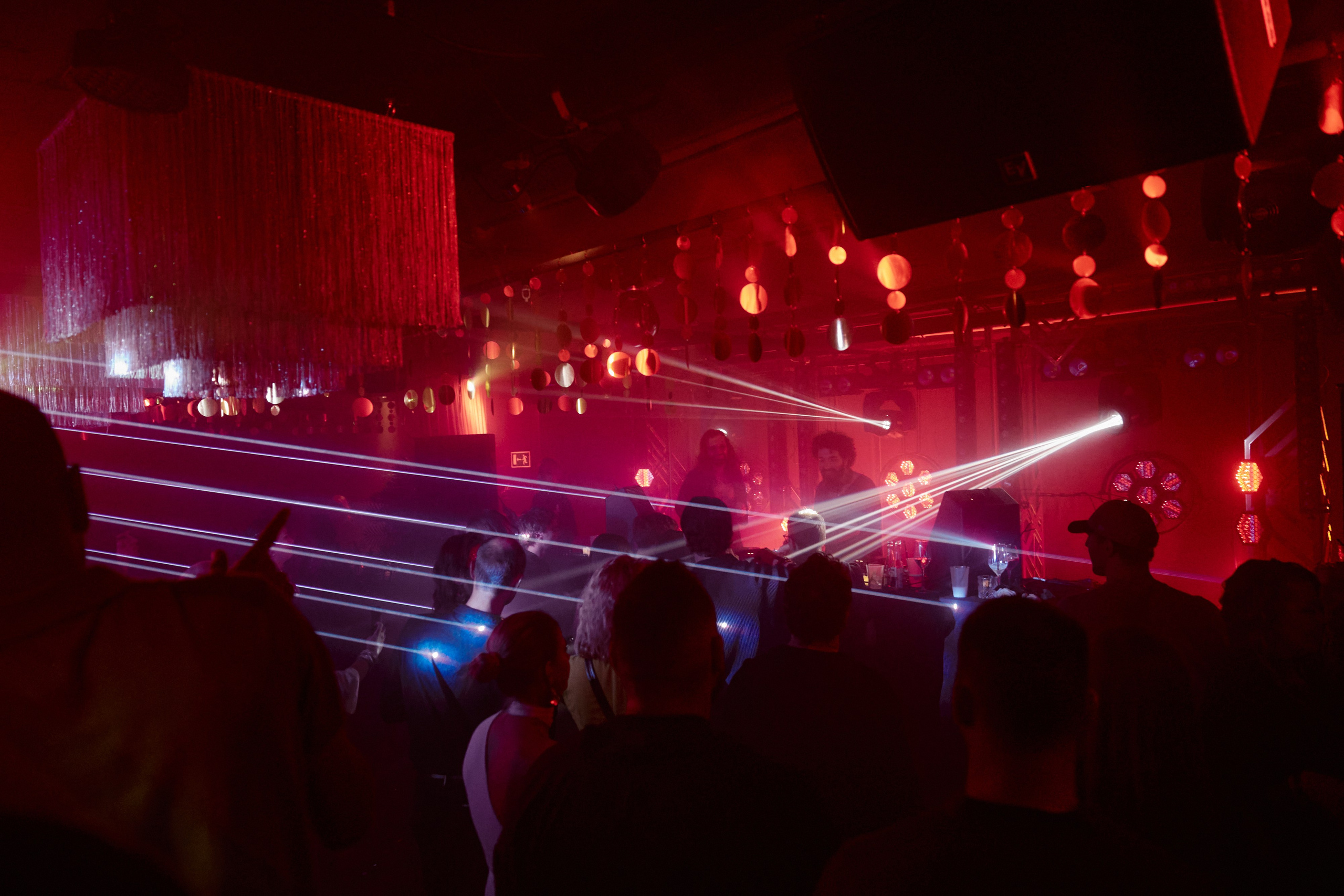 ILLEGAL FRIENDS MIRAGE. ФОТОГРАФ НА МЕРОПРИЯТИЕ ОТ СОЛЬ МЕДИА PRODUCTION