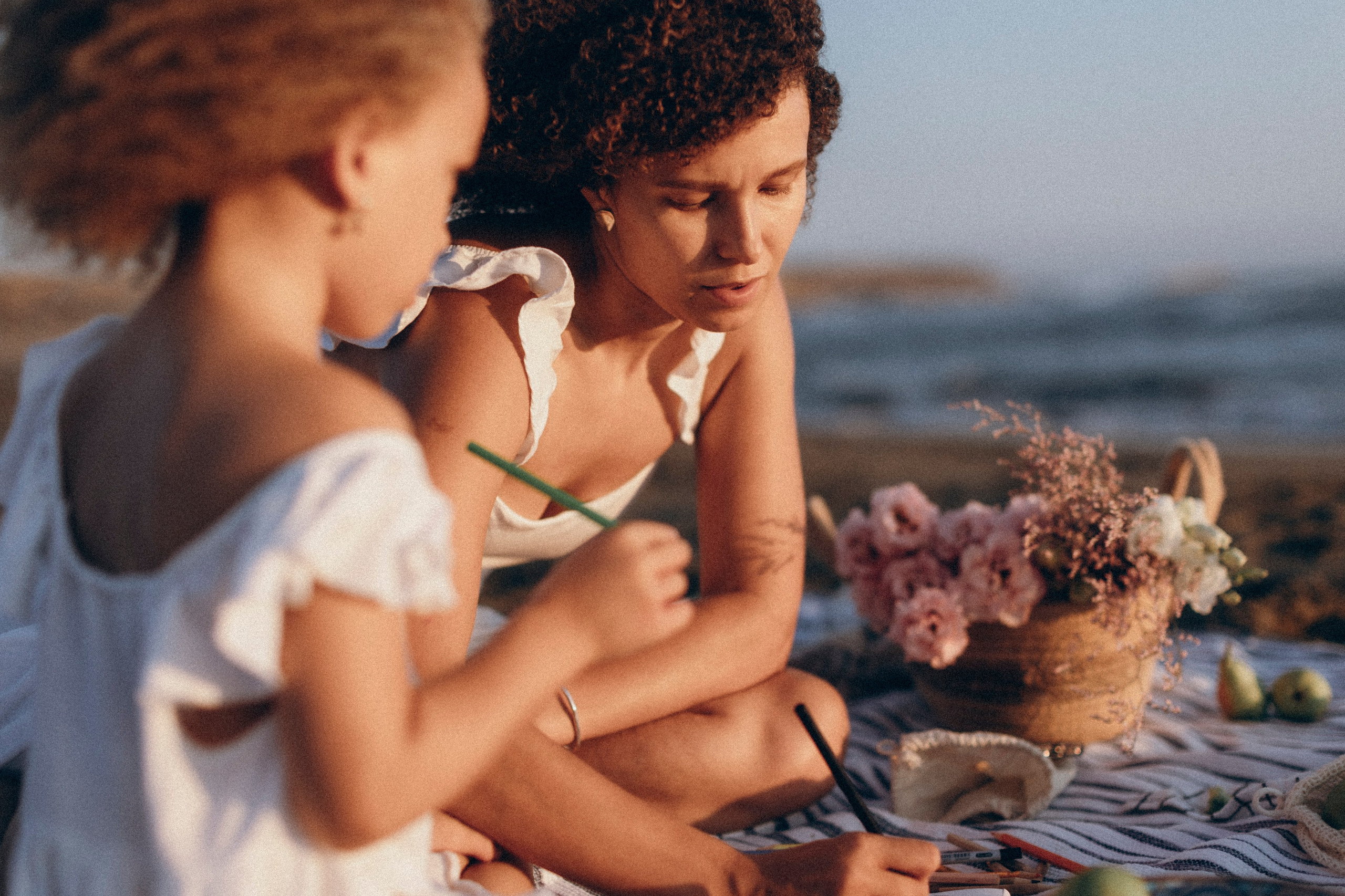 Sandy toes and family smiles. Katerina Nord | Wedding and Couple Photographer in Germany and Europe