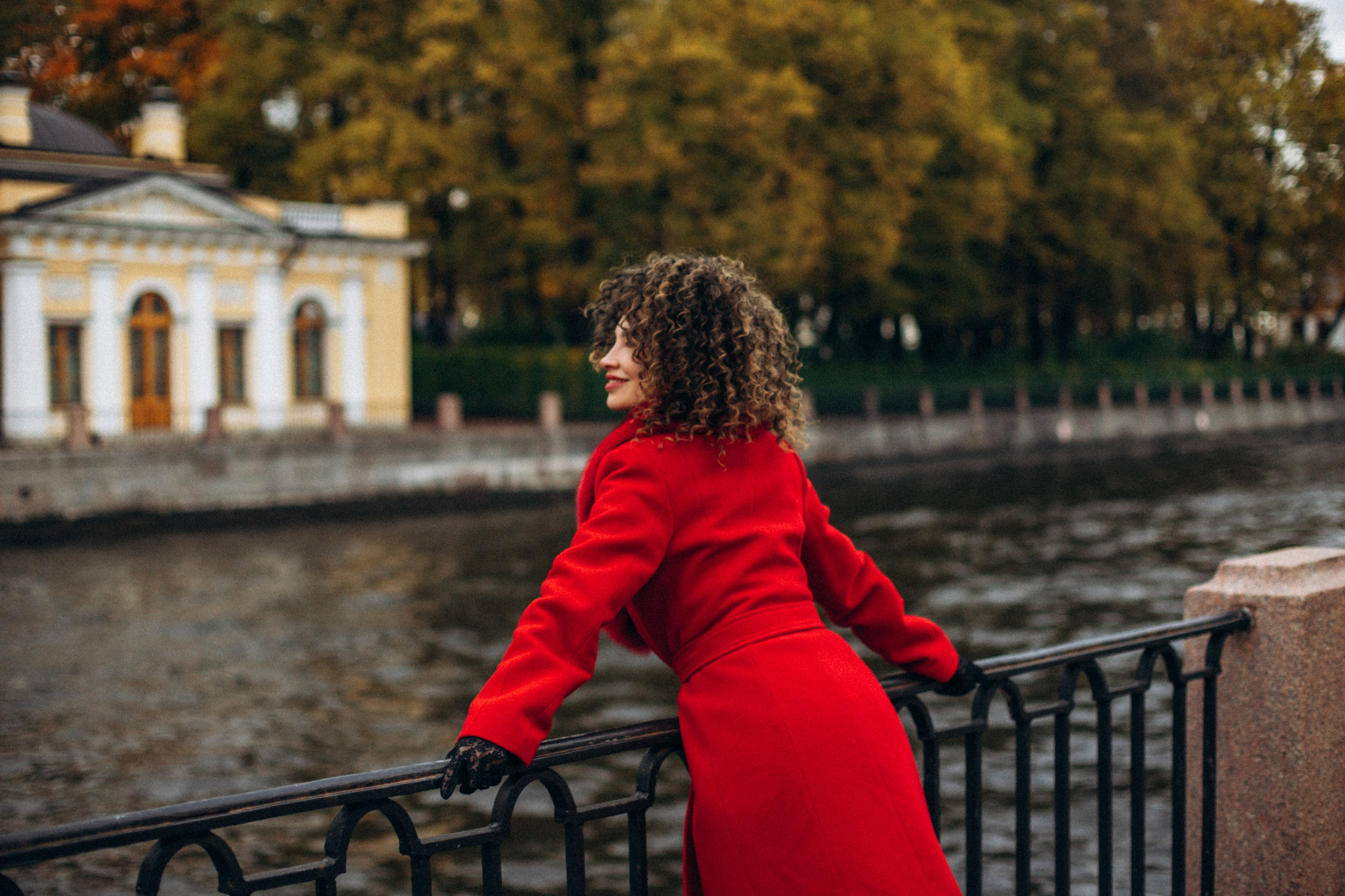Елена и октябрь. Фотопрогулка в Петербурге. Индивидуальный и семейный фотограф в Санкт-Петербурге