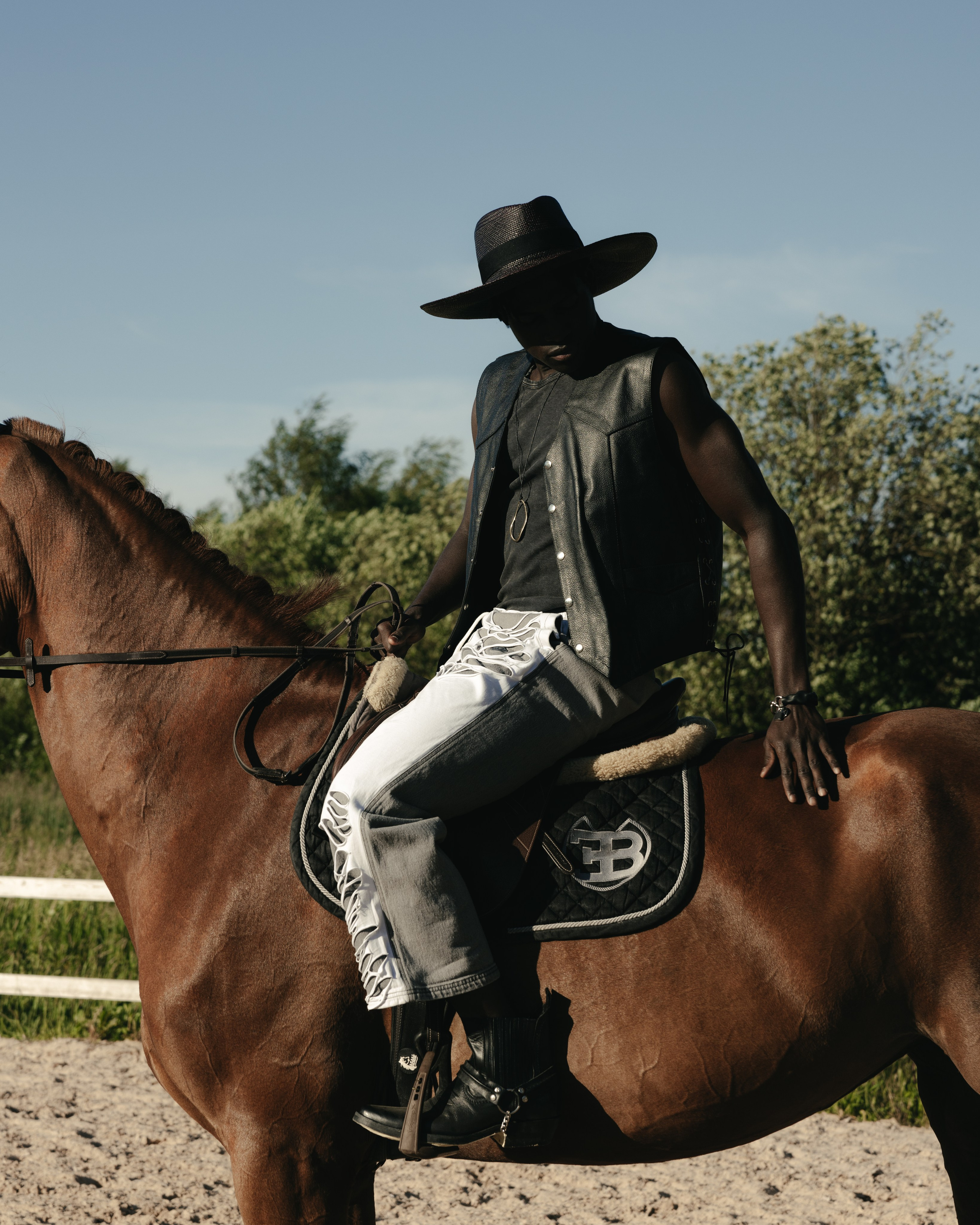 Western. Photographer. Producer. Retoucher