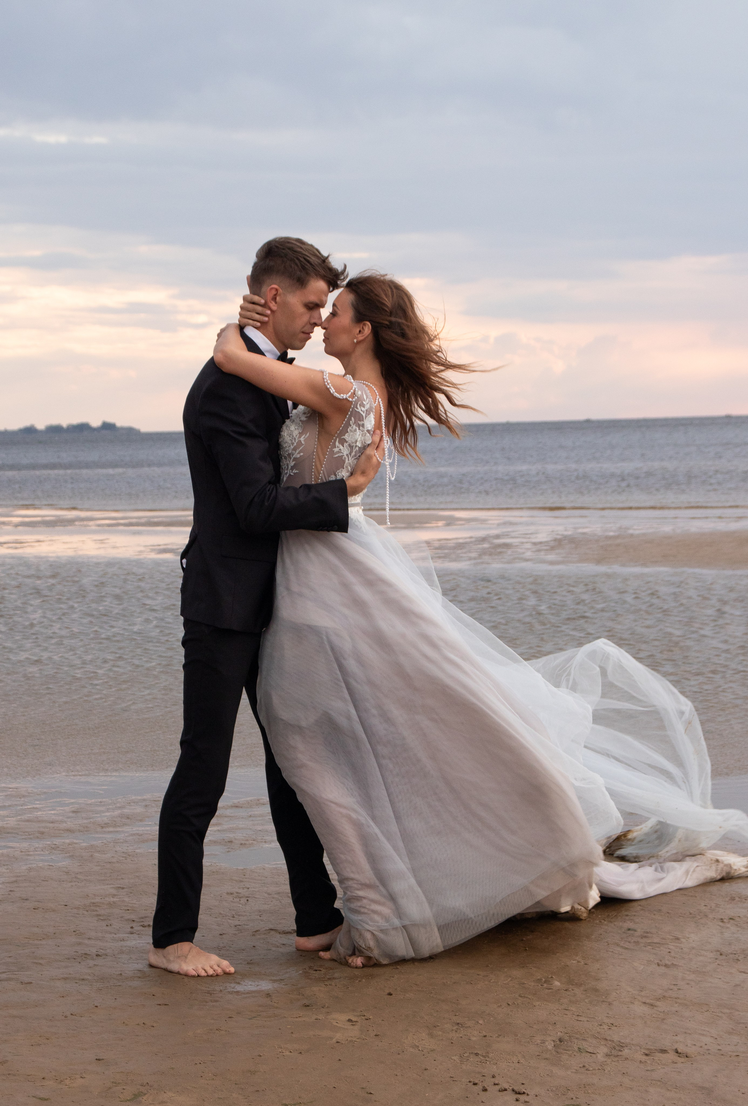 Свадебная прогулка на Финском заливе. Портретный фотограф в Санкт-Петербурге Савельева Ольга