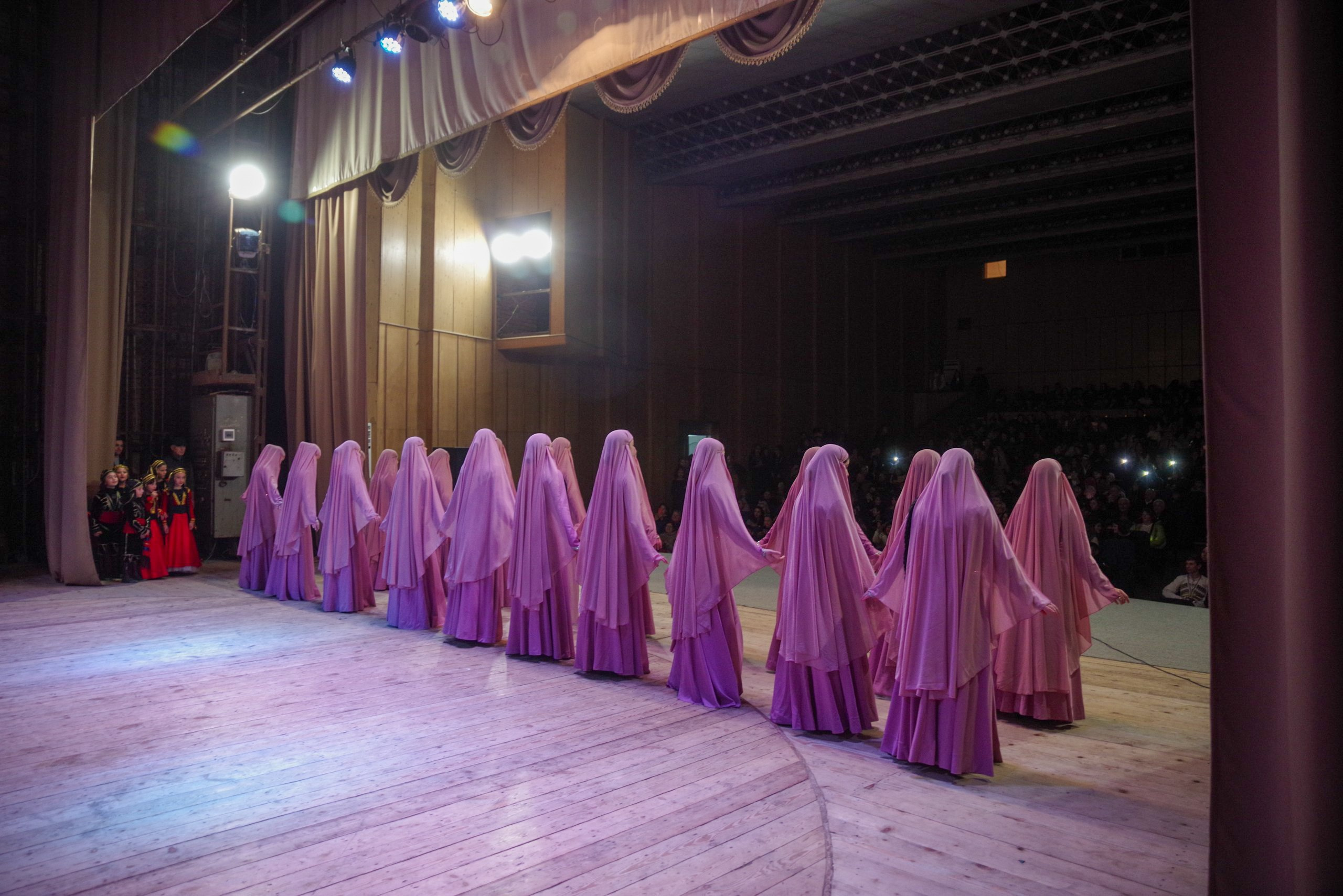 Грузинский танец. Портретный фотограф Денис Милютин