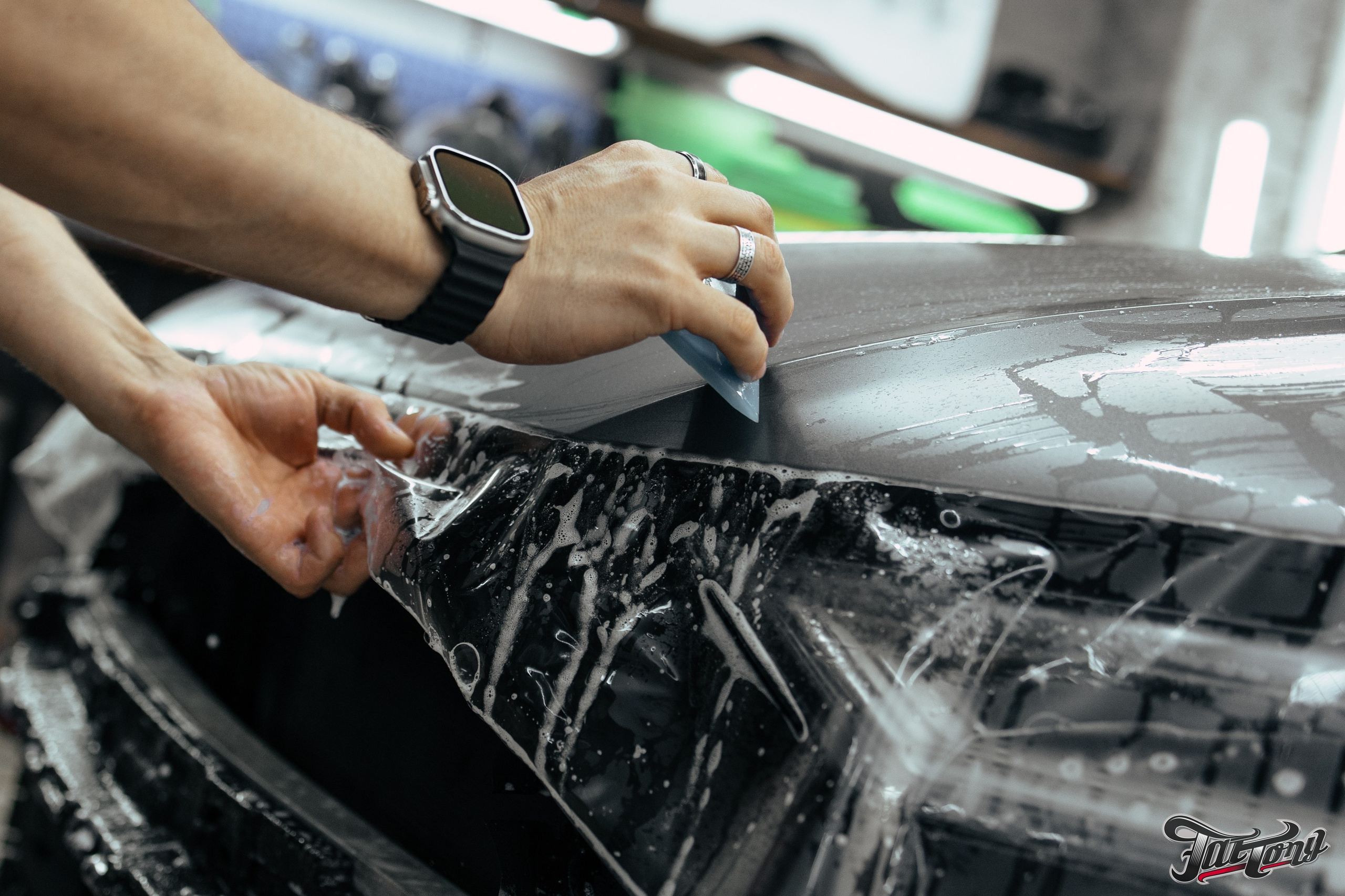 Audi A6 2 раза поменяла цвет, оклейка с проемами в зеленый и преклейка в серый. DeLorein