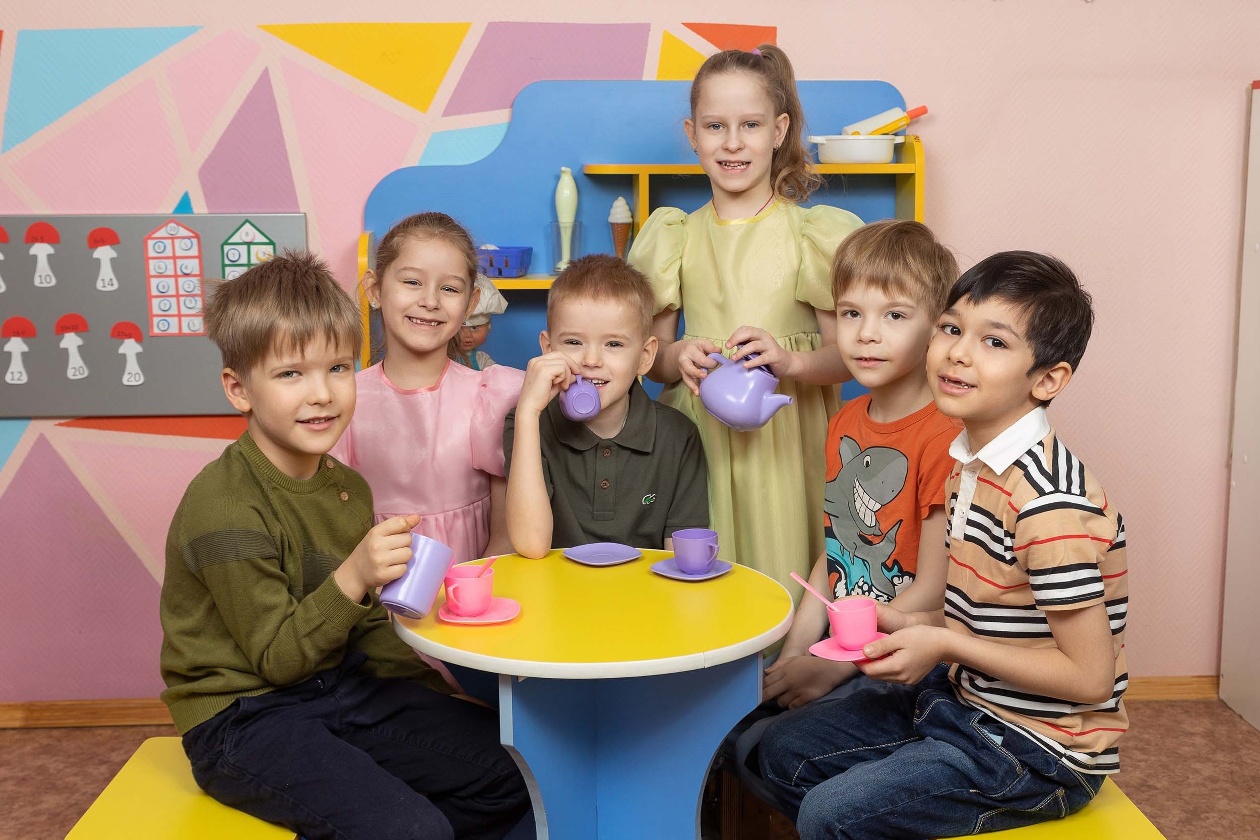 Групповые фотографии, фото с лучшим другом. Школьный и детсадовский фотограф Москва. Детский фотограф