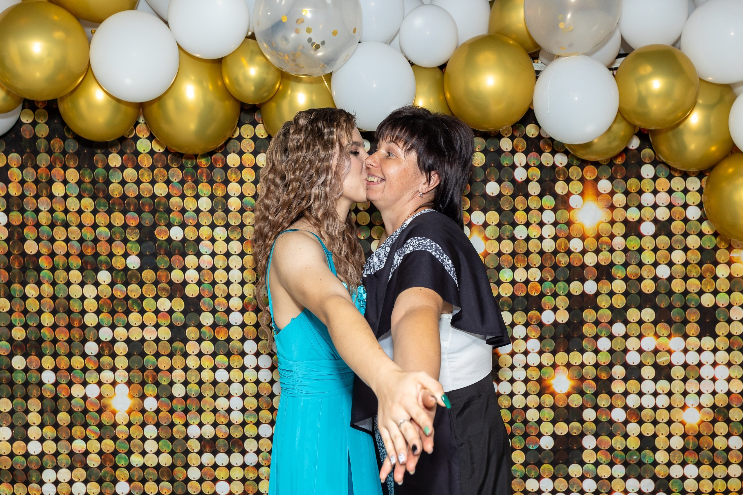 Вручение аттестата и выпускной вечер. Выпускные альбомы Майкоп, Краснодар Елена Золотарева