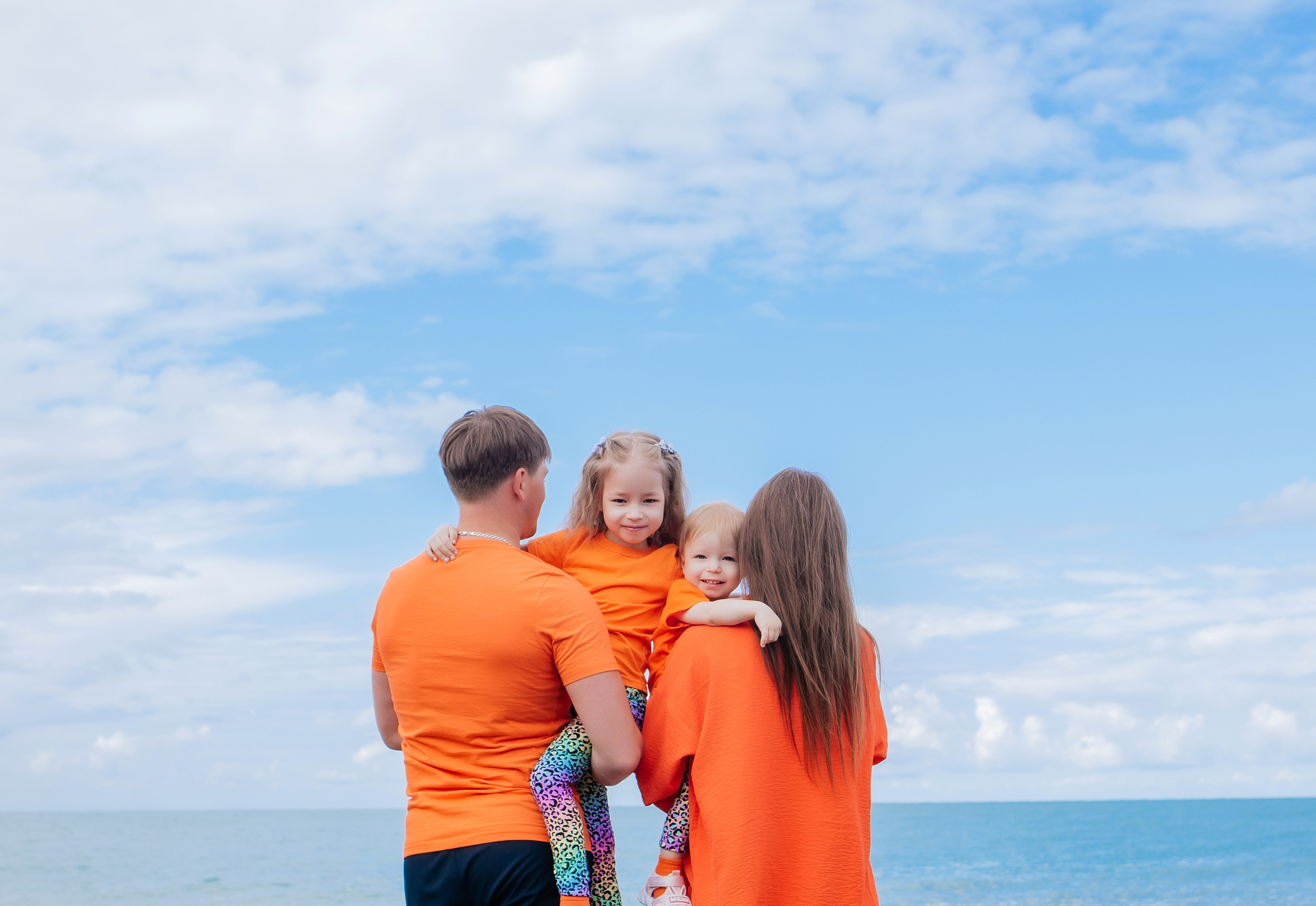 Семейная фотосессия на берегу моря в Сочи. Фотограф Сочи Адлер. Солькаева Анастасия