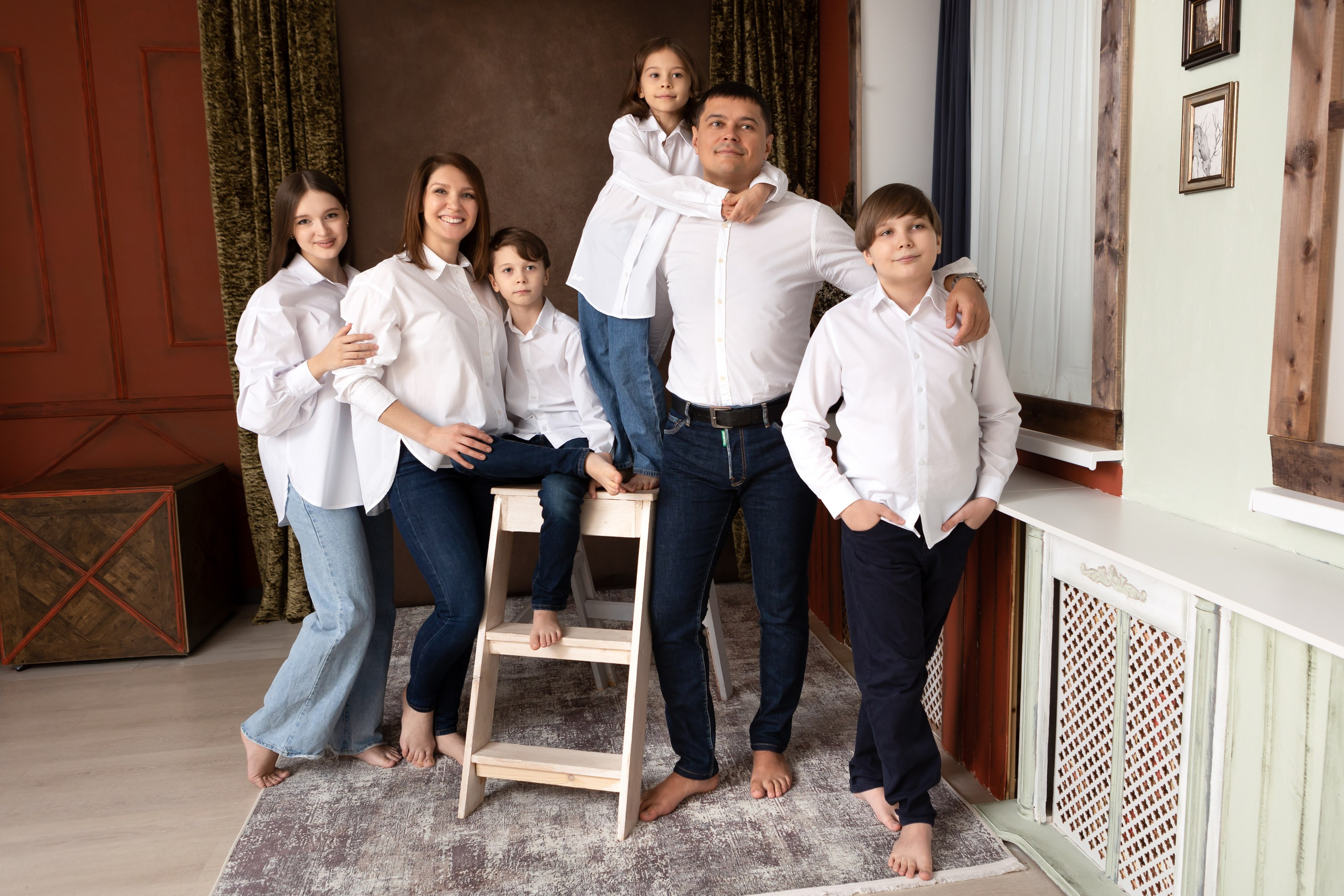 Семейная фотосессия в студии. Фотограф в Оренбурге. Профессиональный фотограф