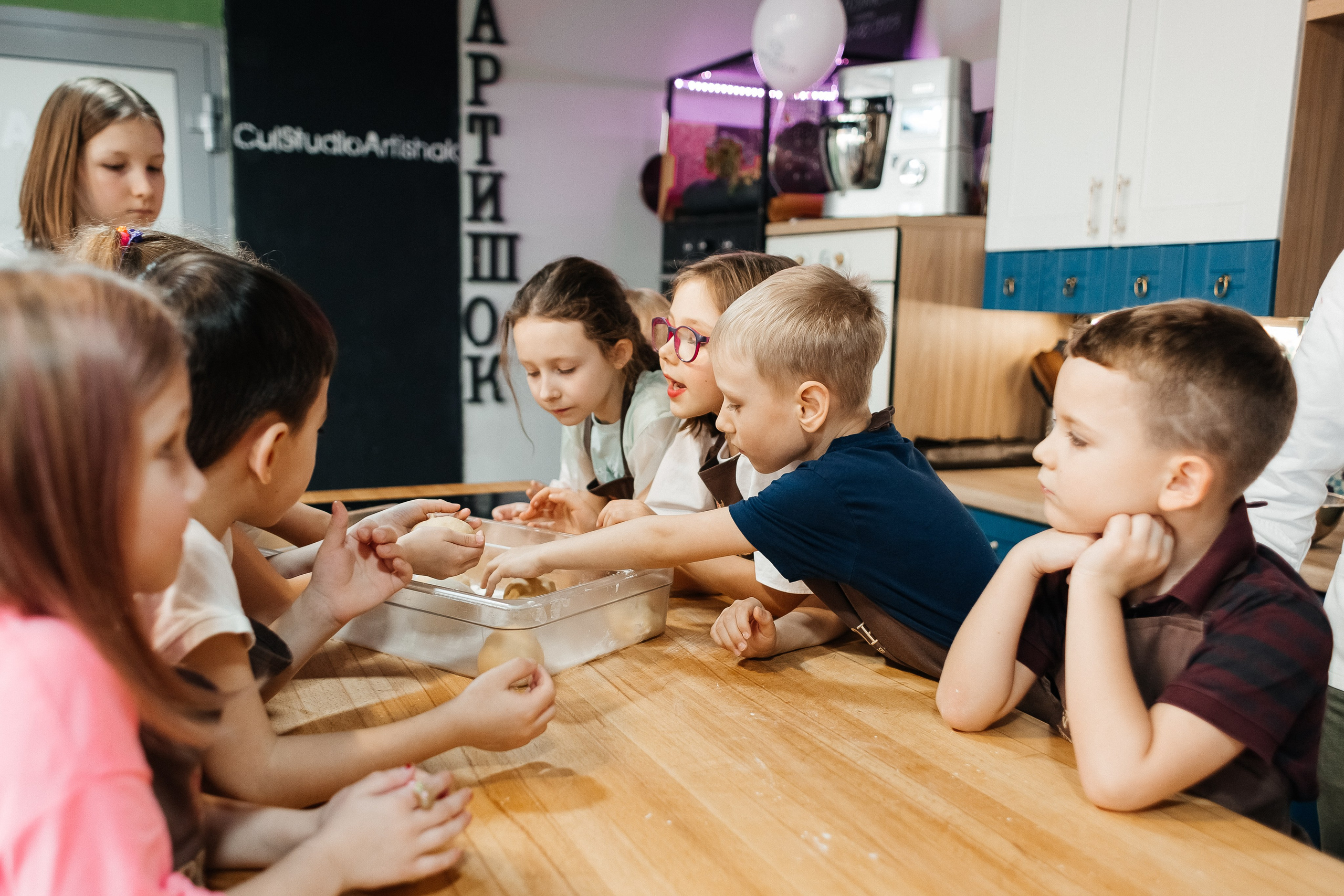 Детский мастер-класс в «АРТиШОК». Фотограф Кемерово | Сергей