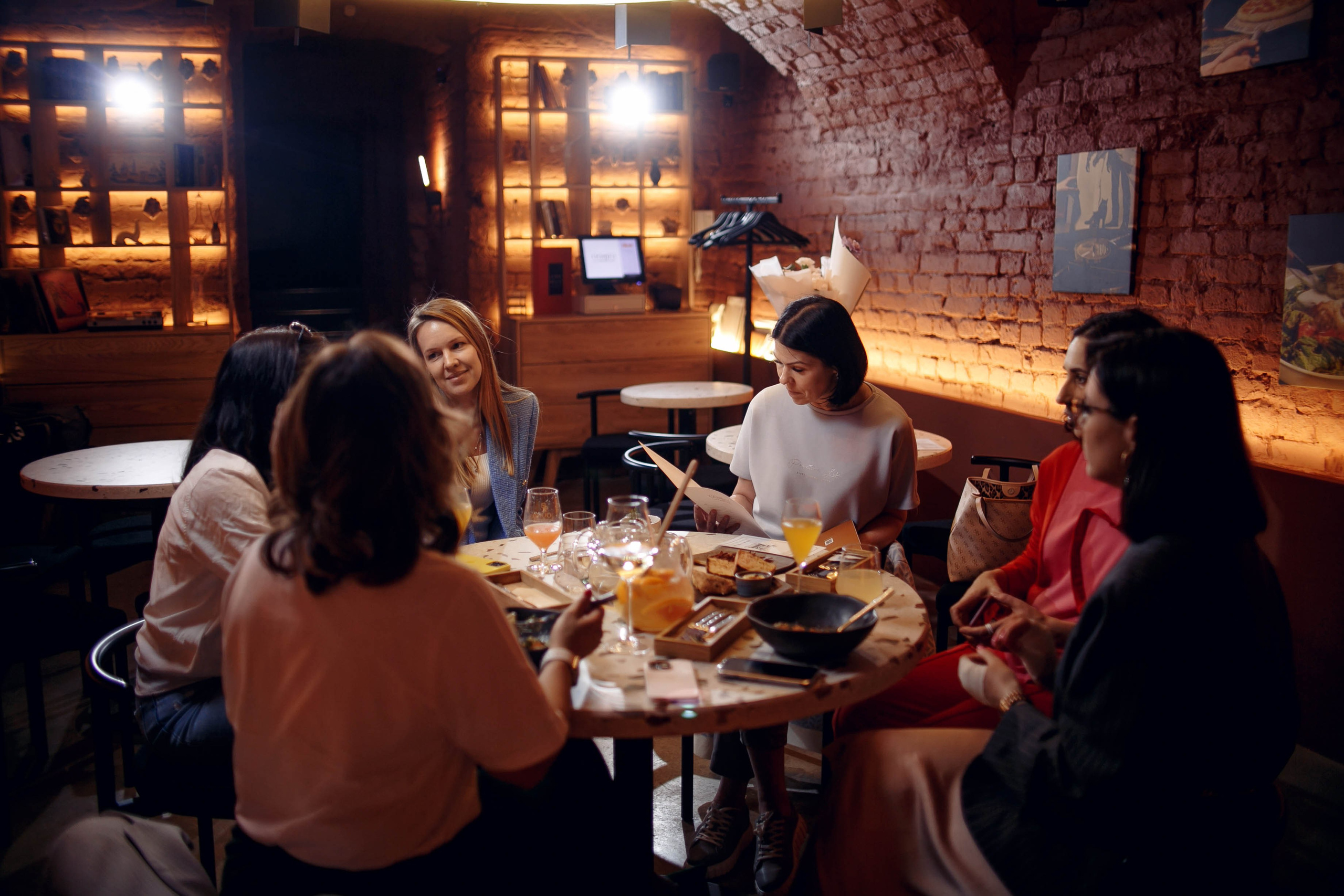 Встреча в «Союз писателей». Ваш репортажный фотограф Артемий Антонов