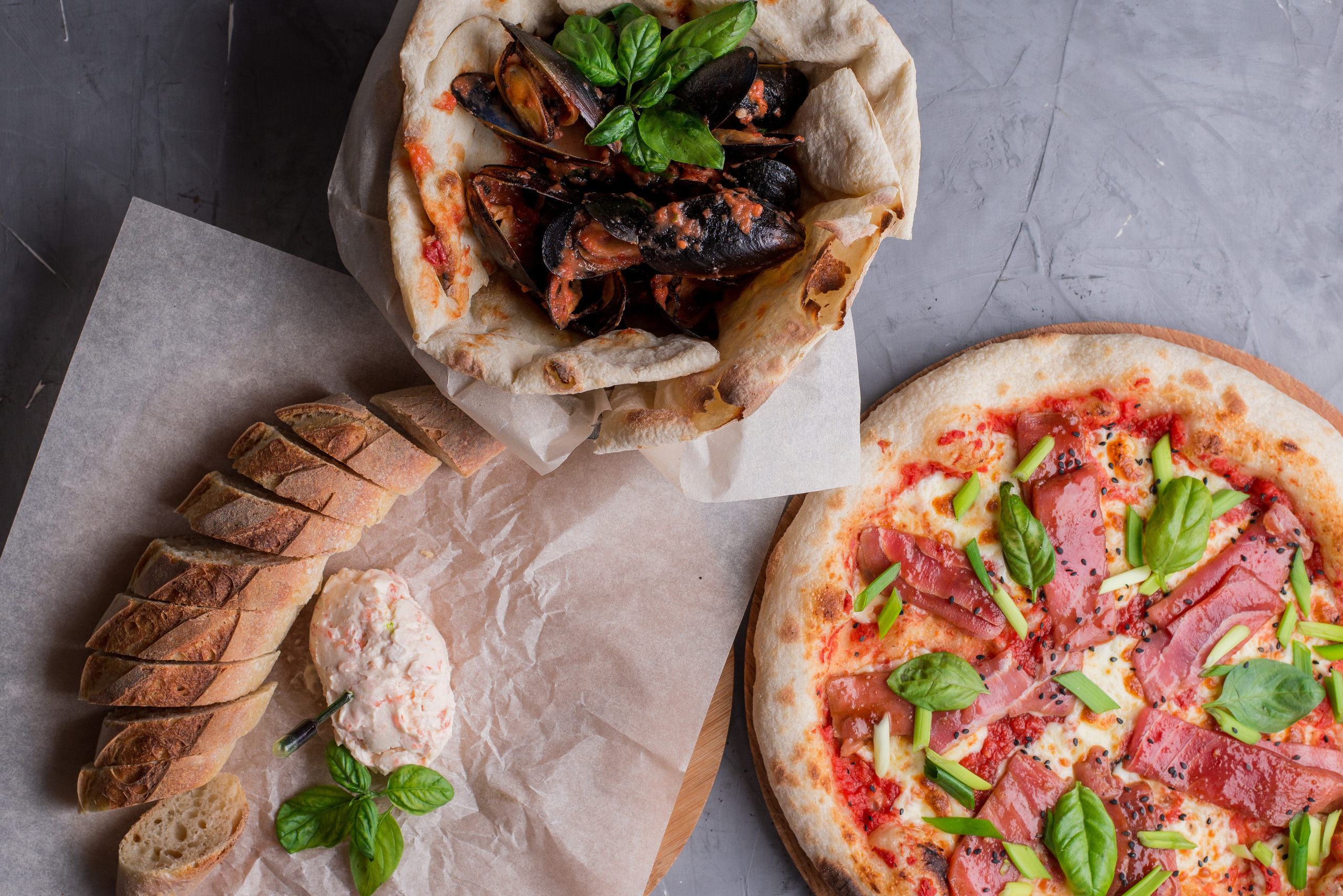 Хлеб и пицца для друзей