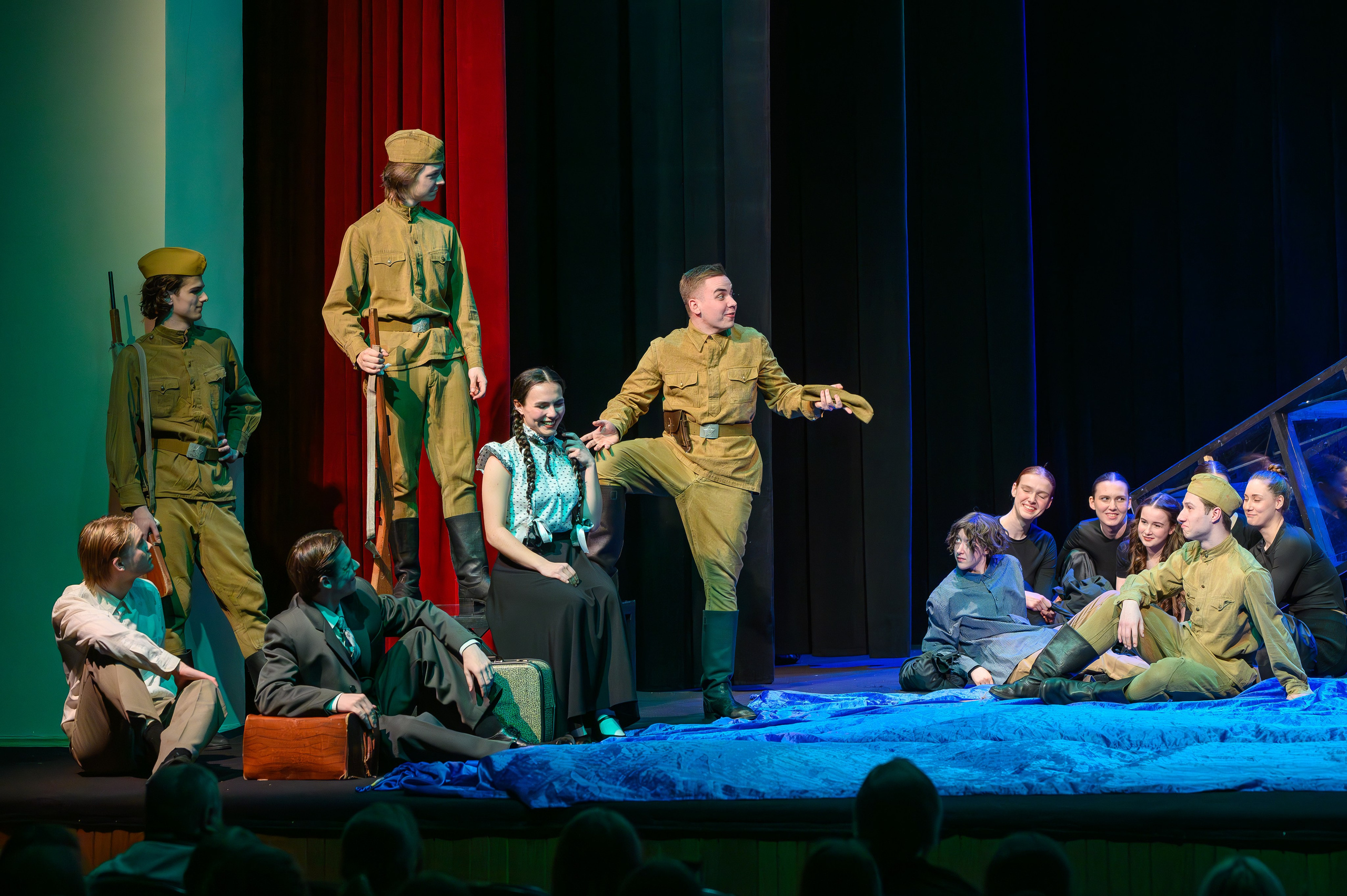 Молодая гвардия. Фотоуслуги, услуги фотографа, фотографирование важных событий