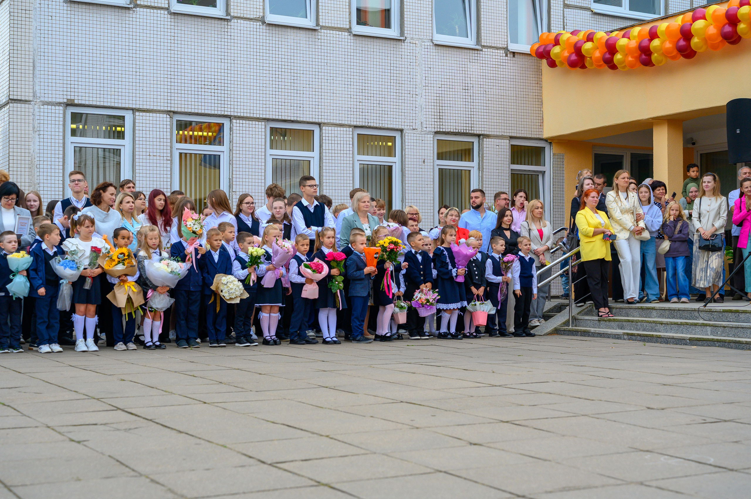 Вот звучит первый звонок, перед этим долгое приготовление к новому этапу в жизни, Яромир идет в школу. Фотоуслуги, услуги фотографа, фотографирование важных событий