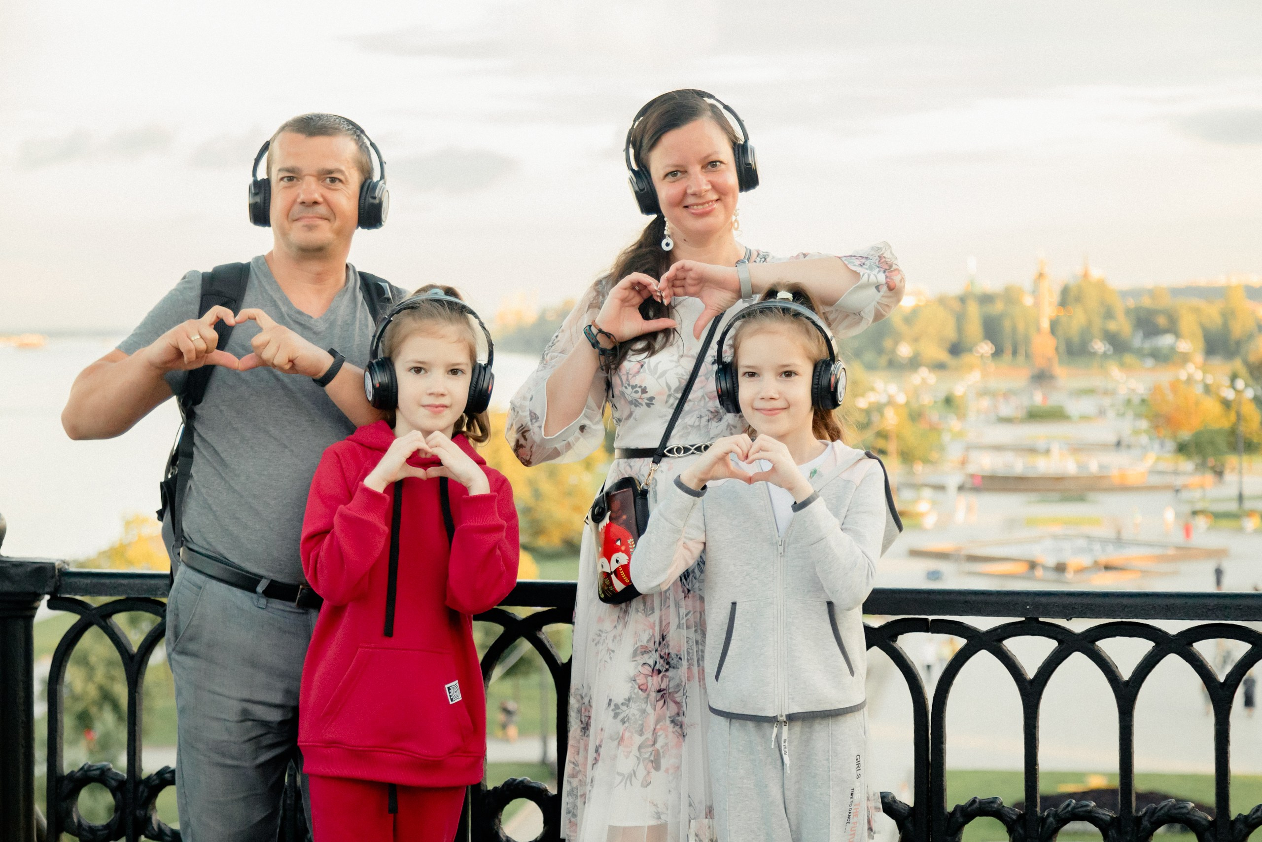 Экскурсия. На каждом снимке всегда два человека: фотограф и зритель