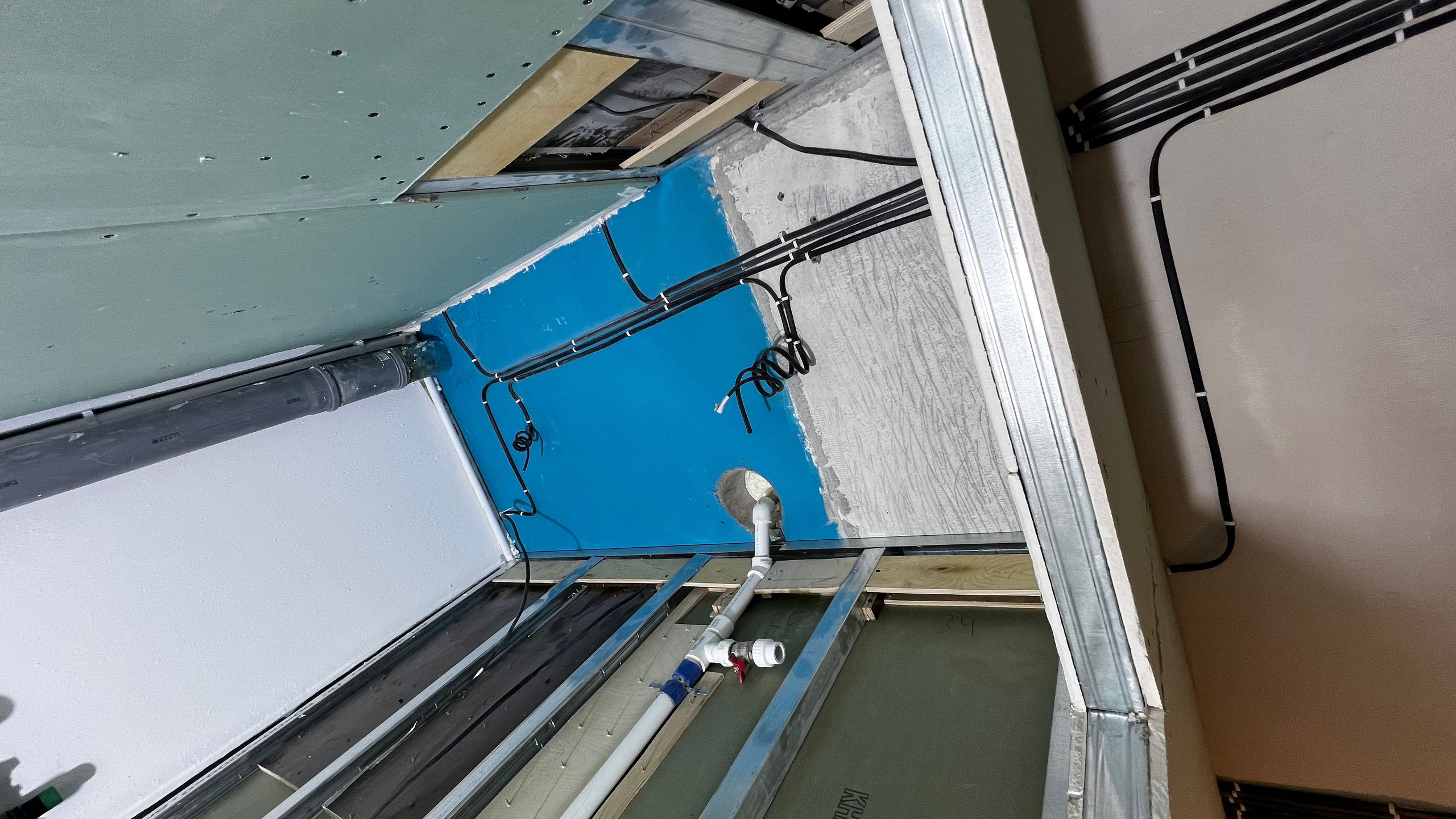 Выполнение электромонтажных работ в квартире площадью 80 кв. м. IlluminaSPB — Ваш надежный партнёр в мире электричества